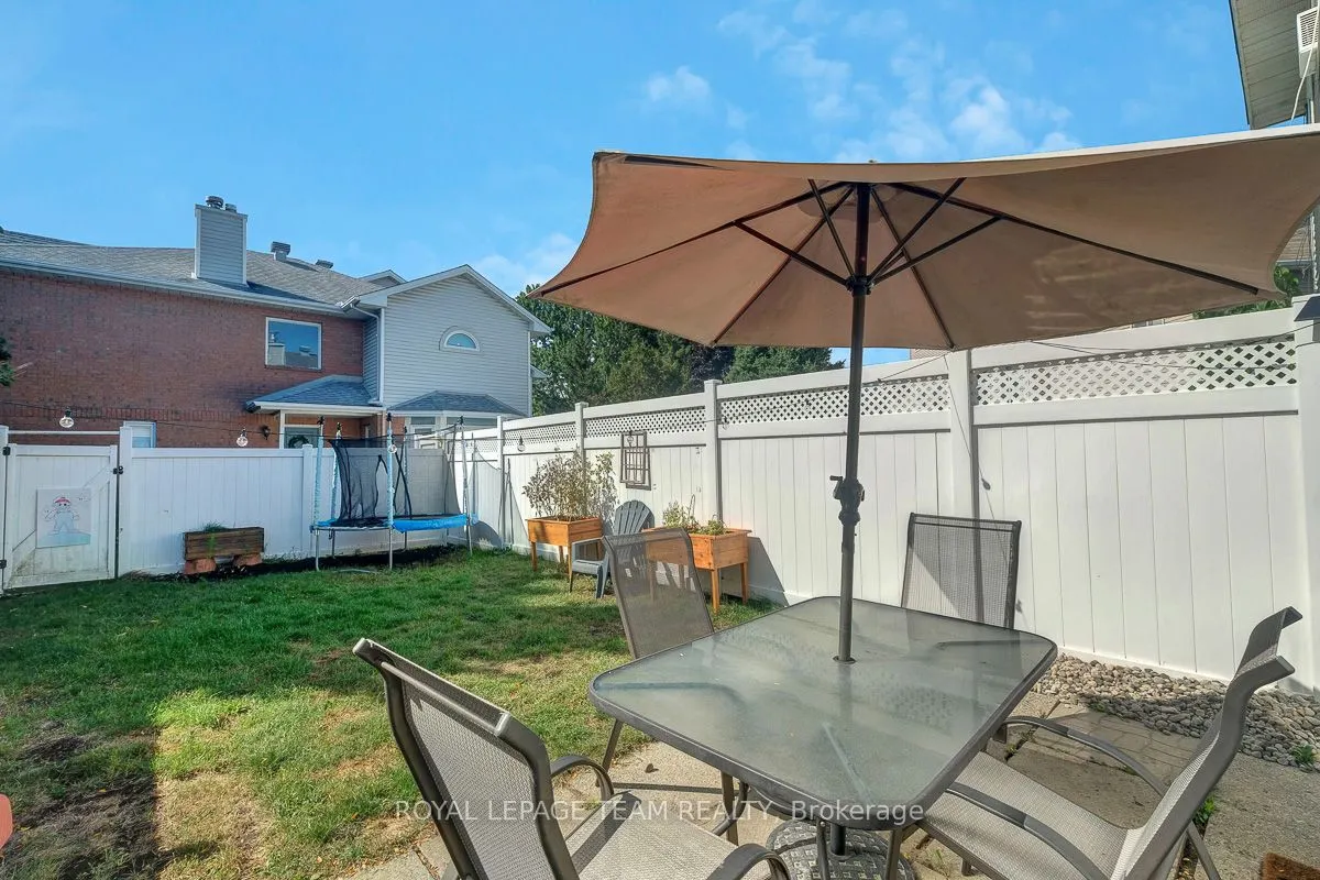 4 Thornbury Crescent