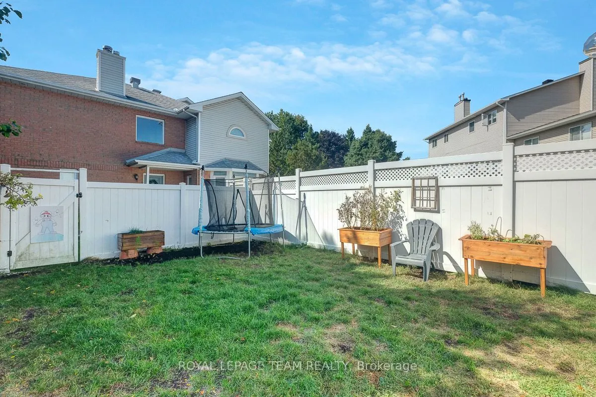 4 Thornbury Crescent