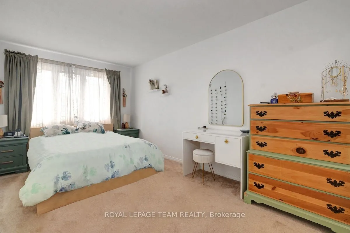 4 Thornbury Crescent