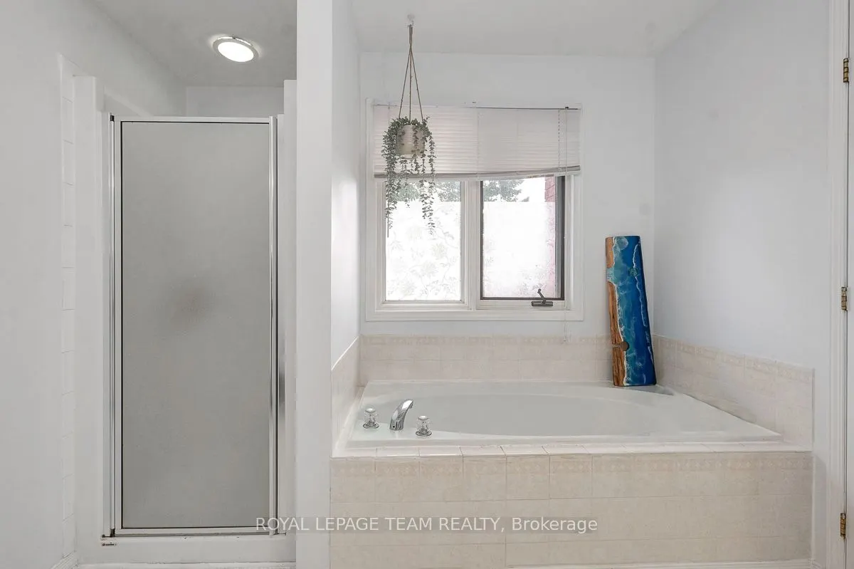 4 Thornbury Crescent