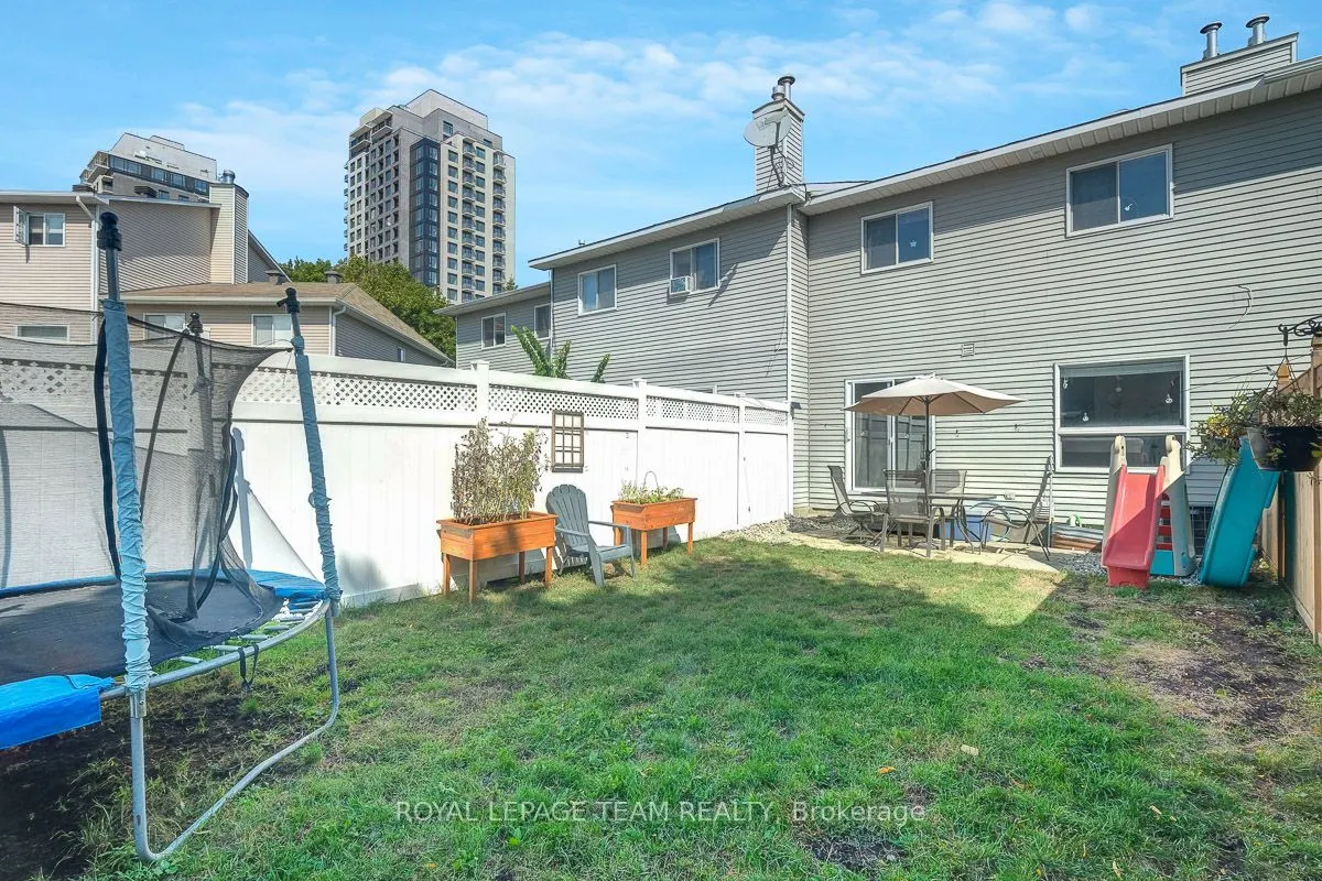 4 Thornbury Crescent