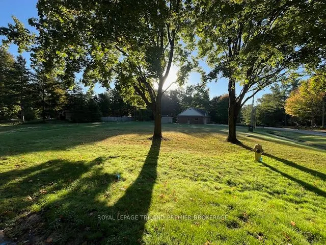 6 BLACKBURN Crescent