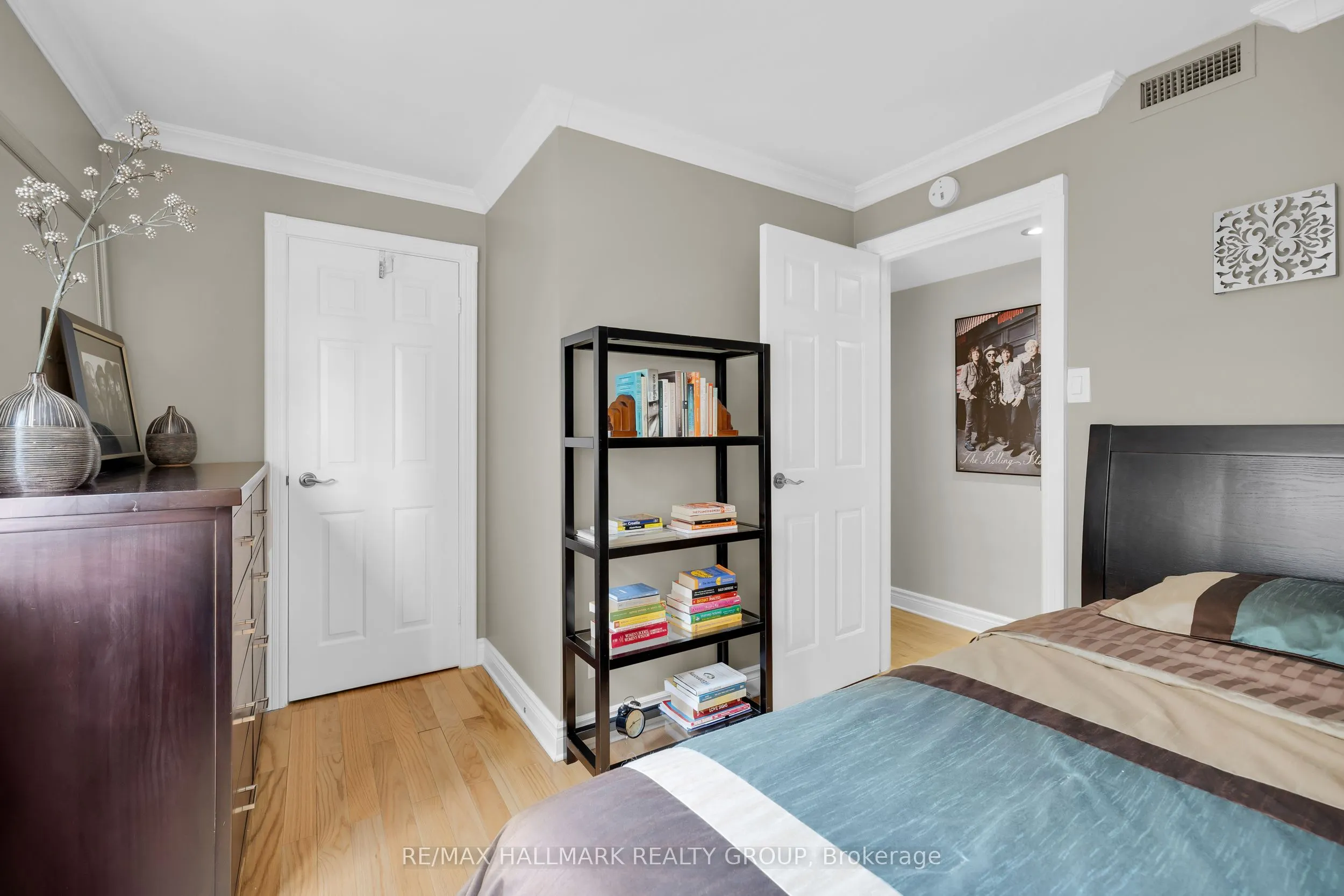 470 Laurier Avenue W, #402