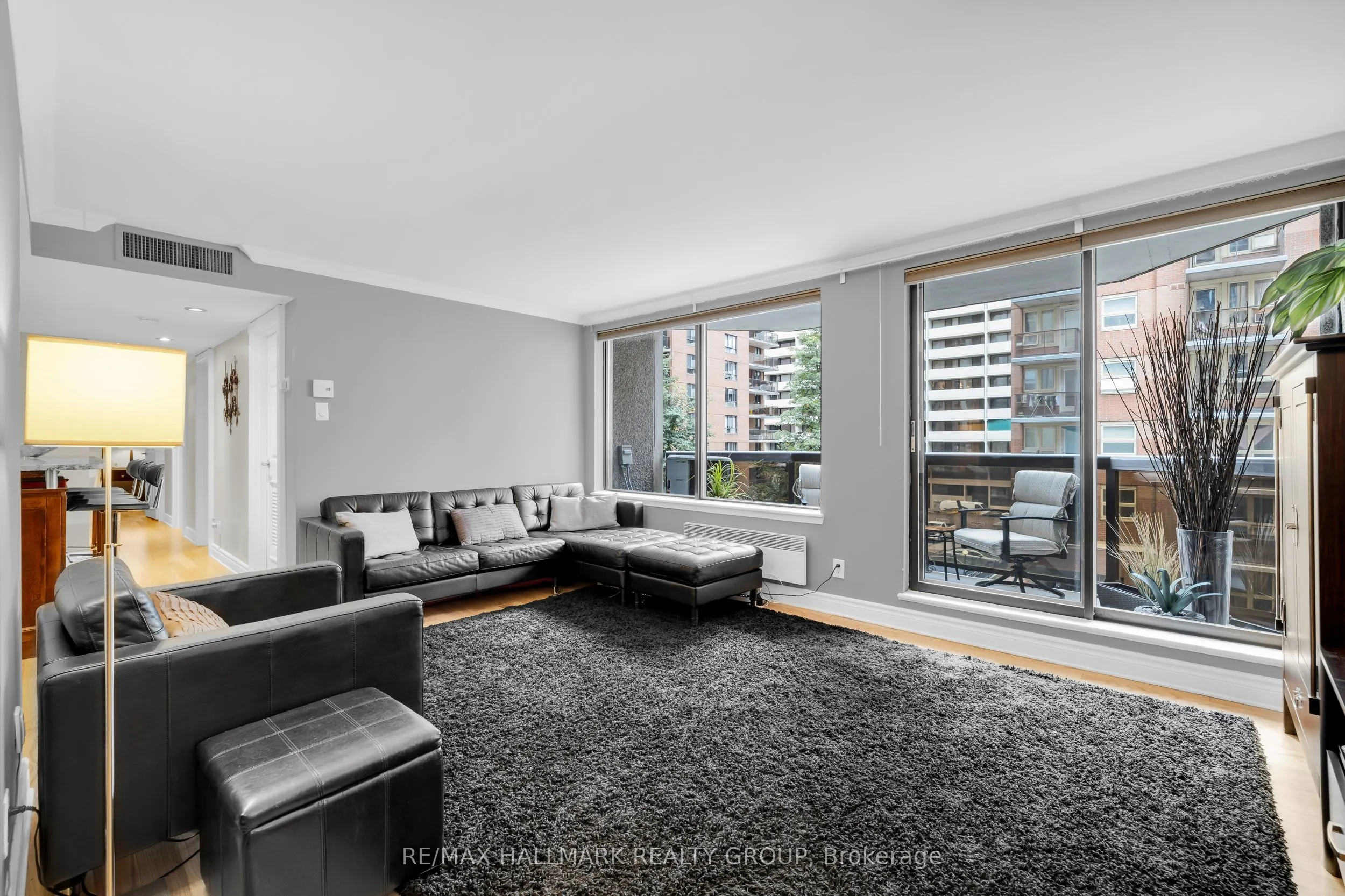 470 Laurier Avenue W, #402