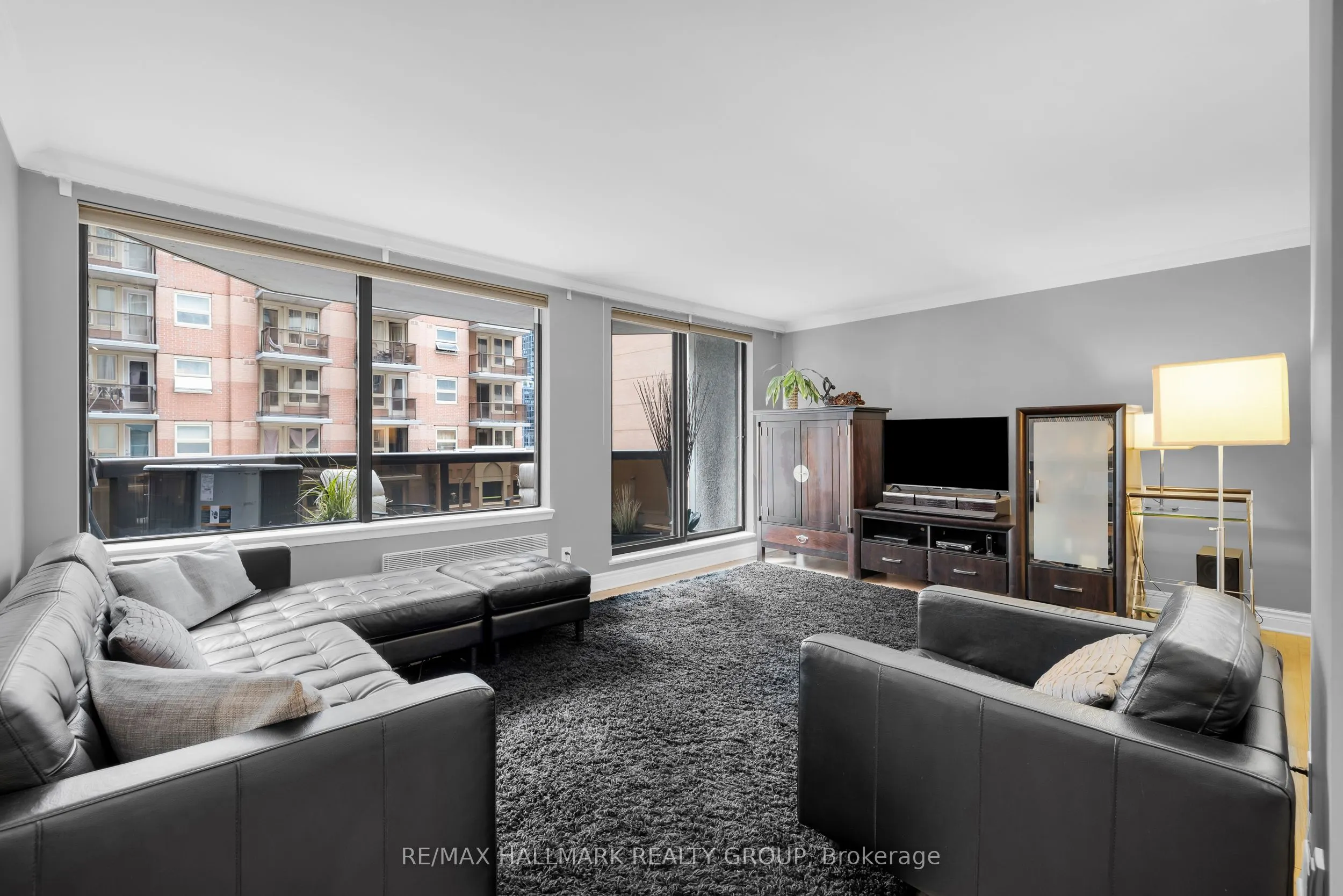 470 Laurier Avenue W, #402