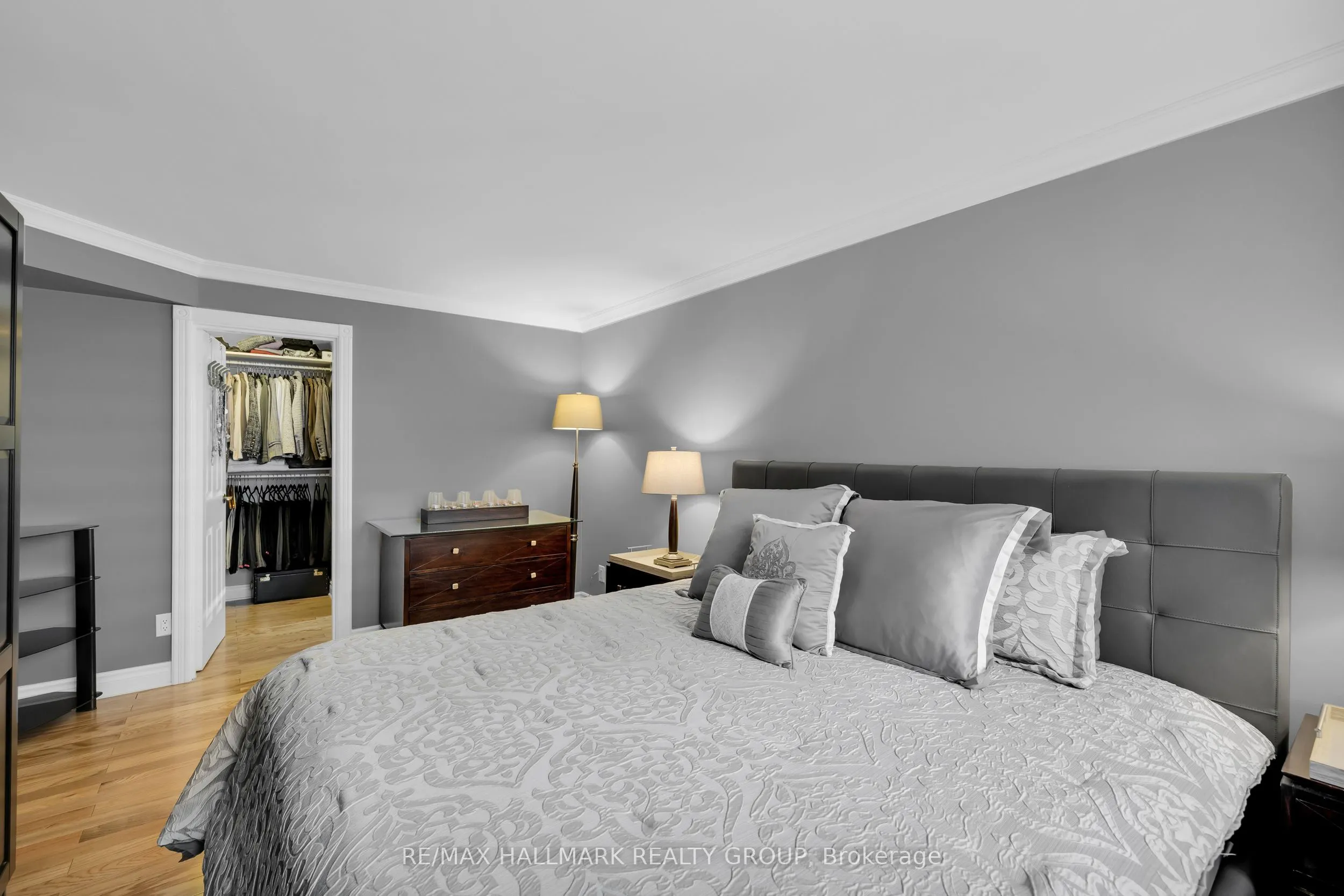 470 Laurier Avenue W, #402