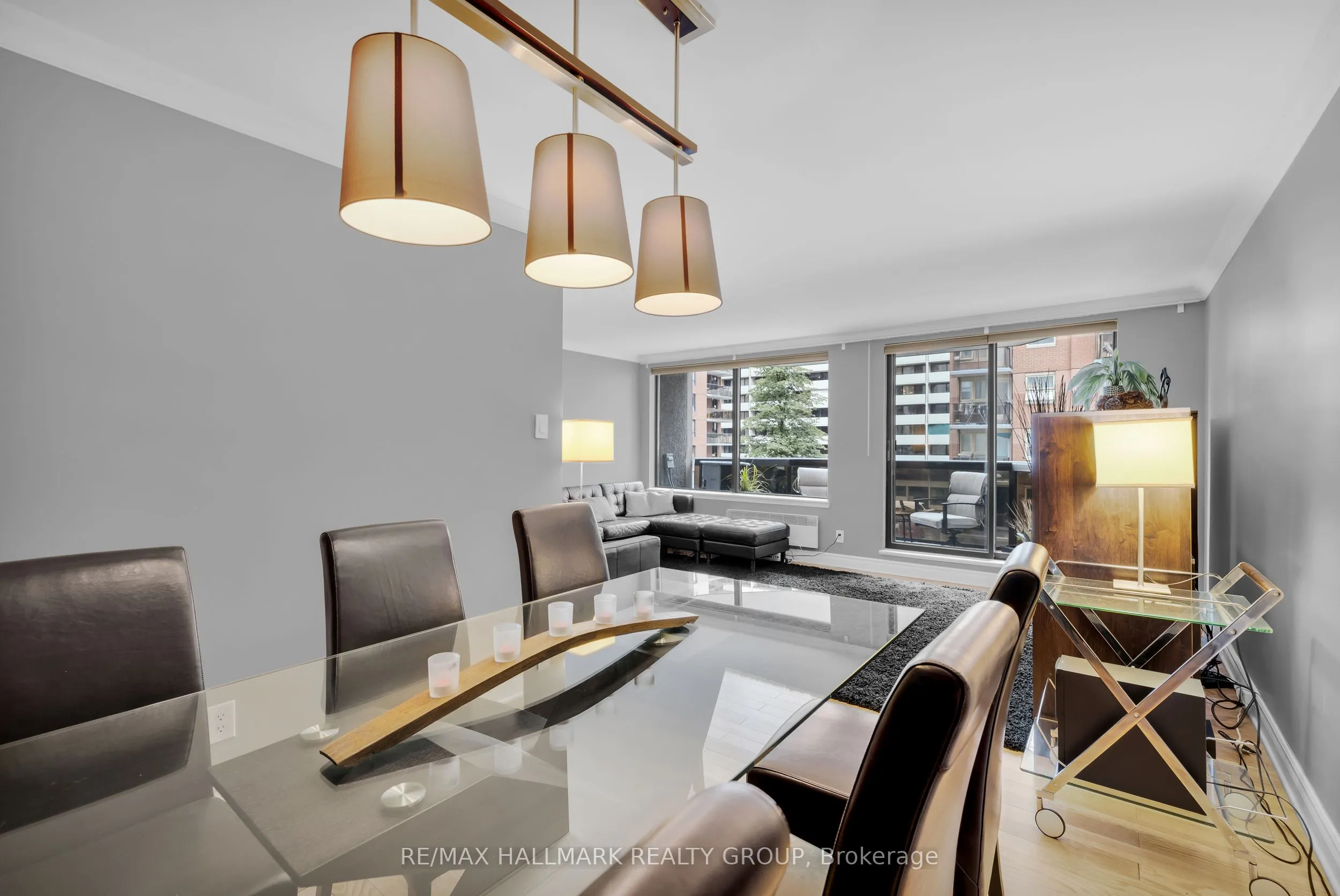 470 Laurier Avenue W, #402