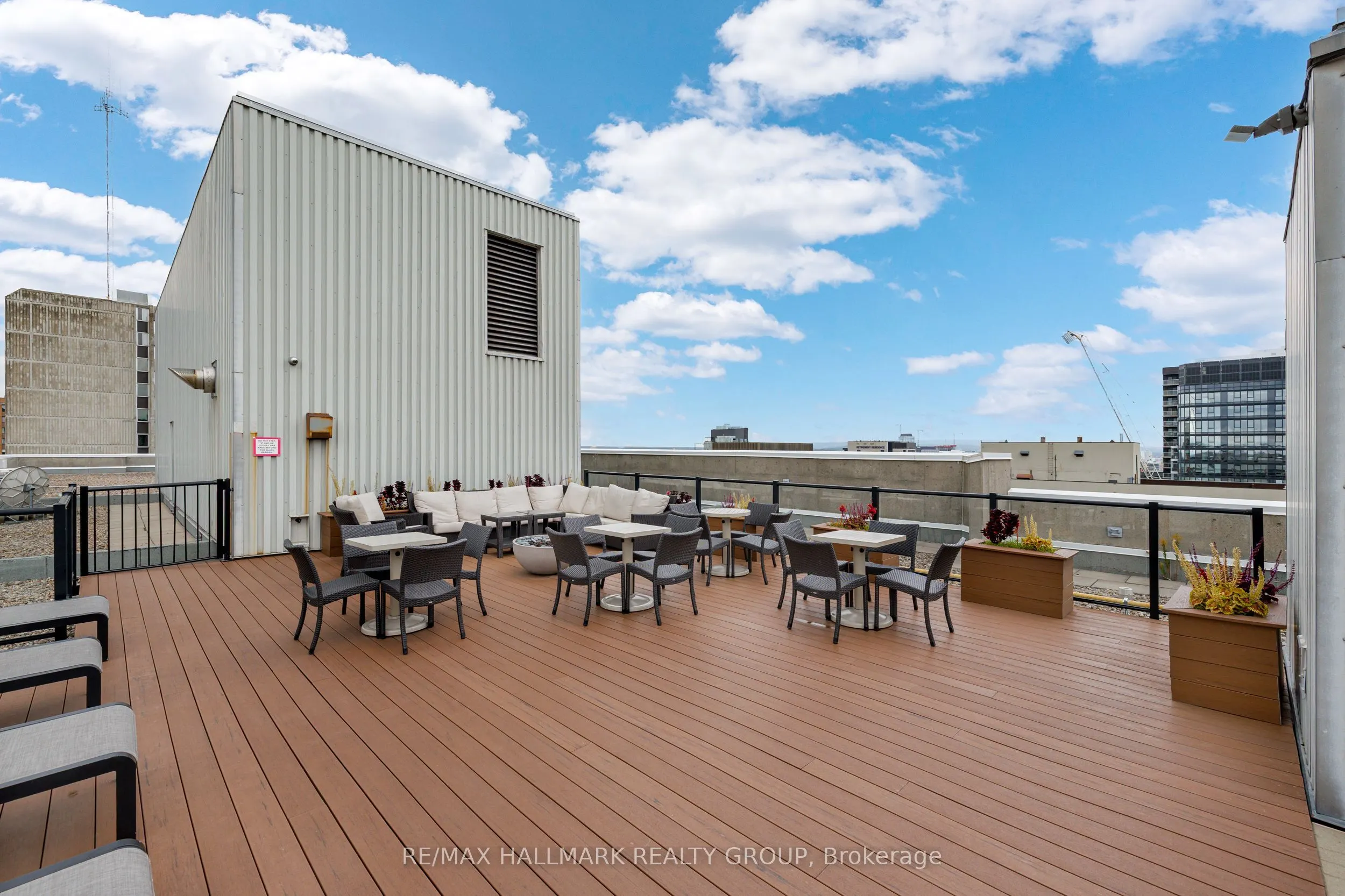 470 Laurier Avenue W, #402