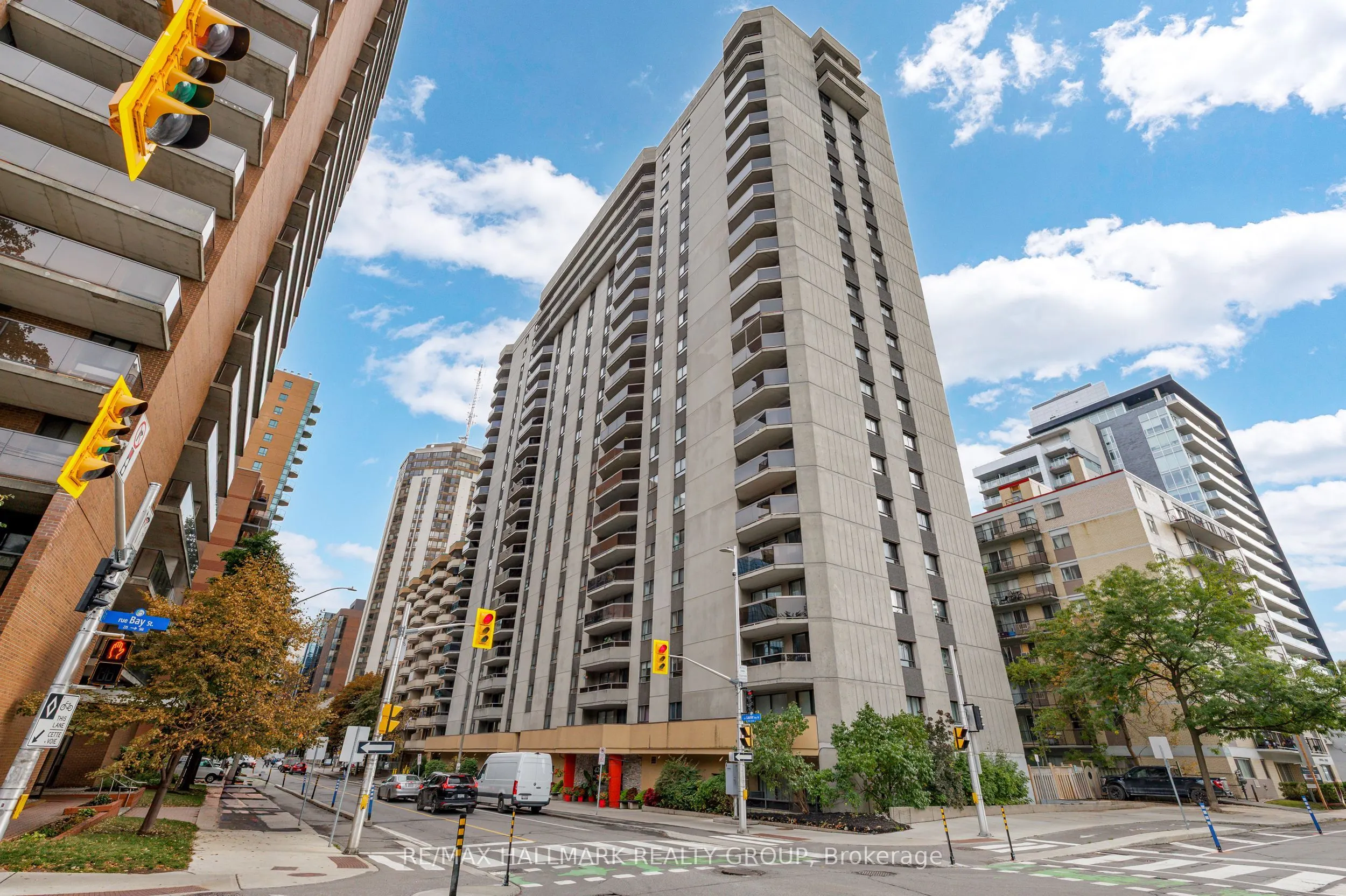 470 Laurier Avenue W, #402
