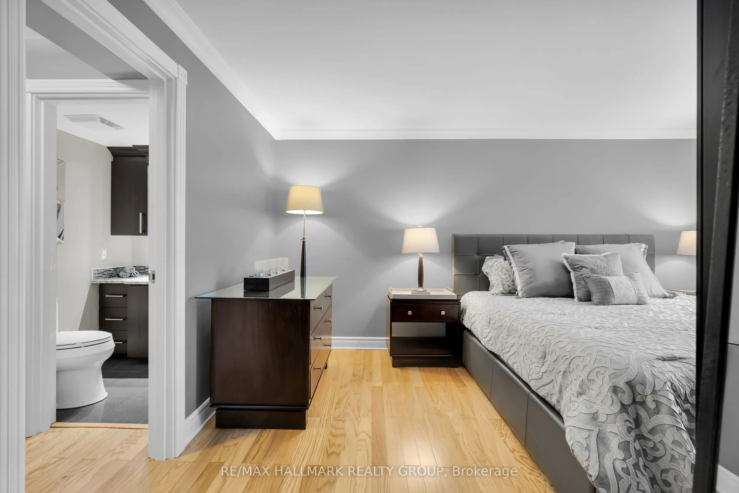470 Laurier Avenue W, #402