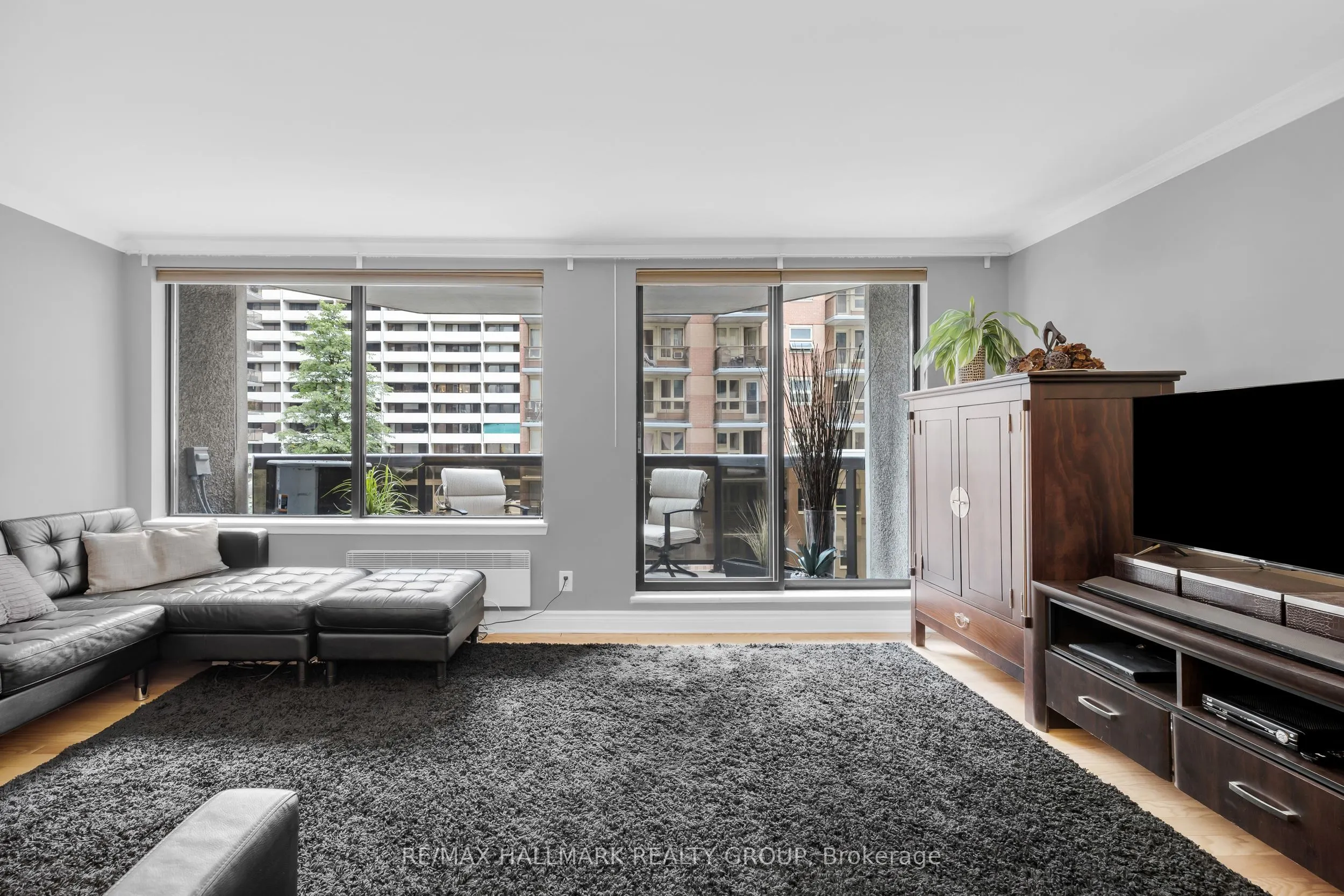 470 Laurier Avenue W, #402