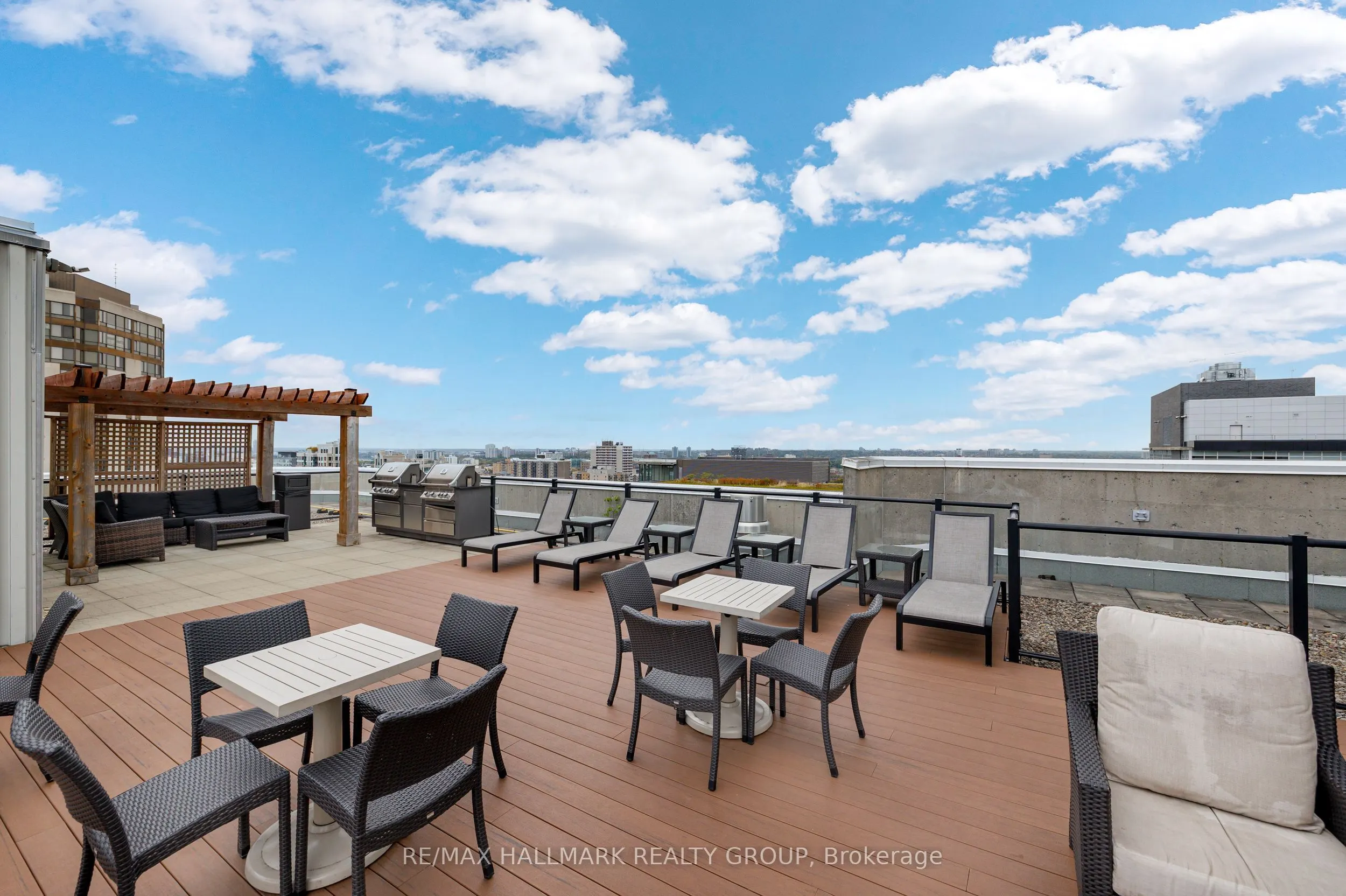 470 Laurier Avenue W, #402