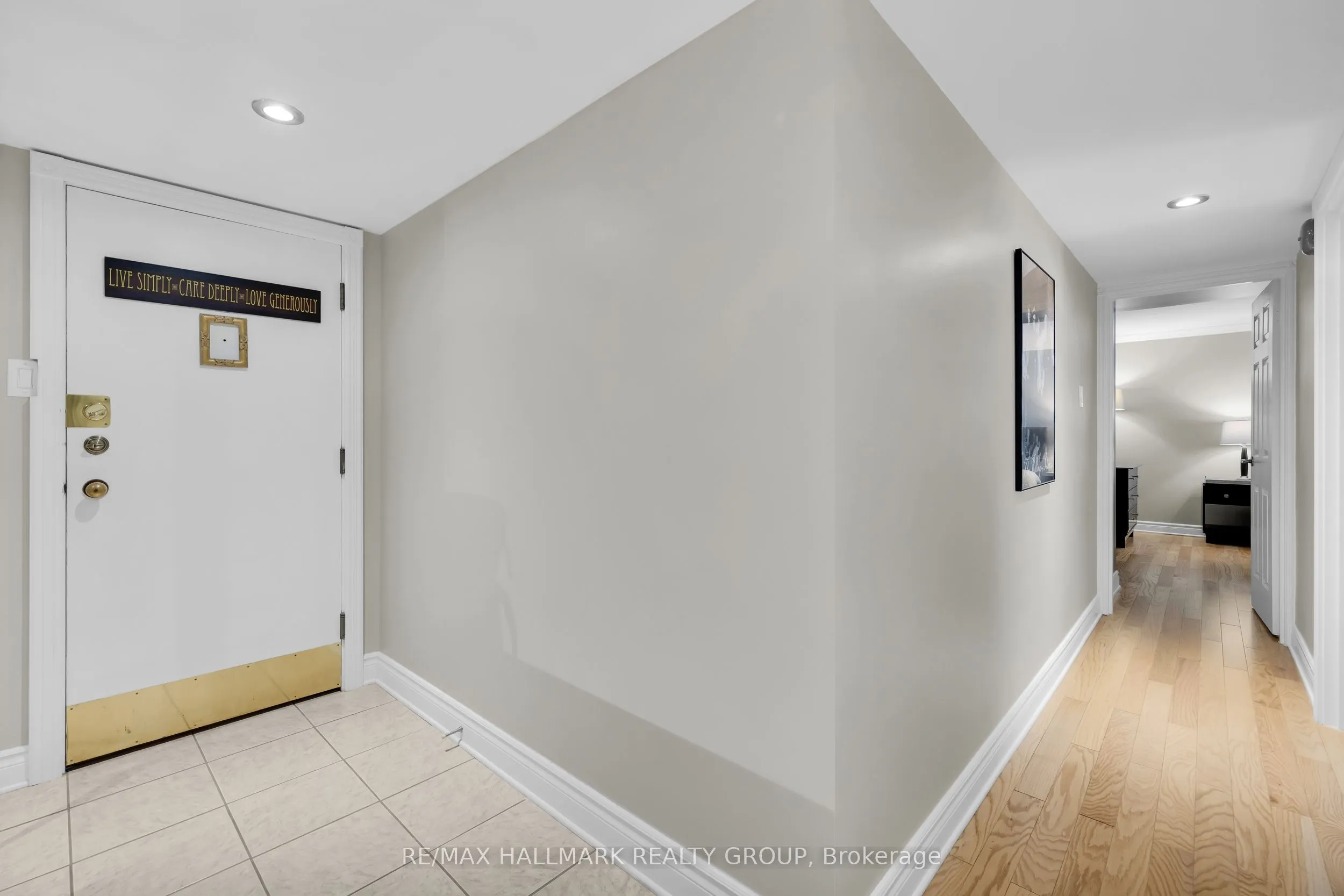 470 Laurier Avenue W, #402