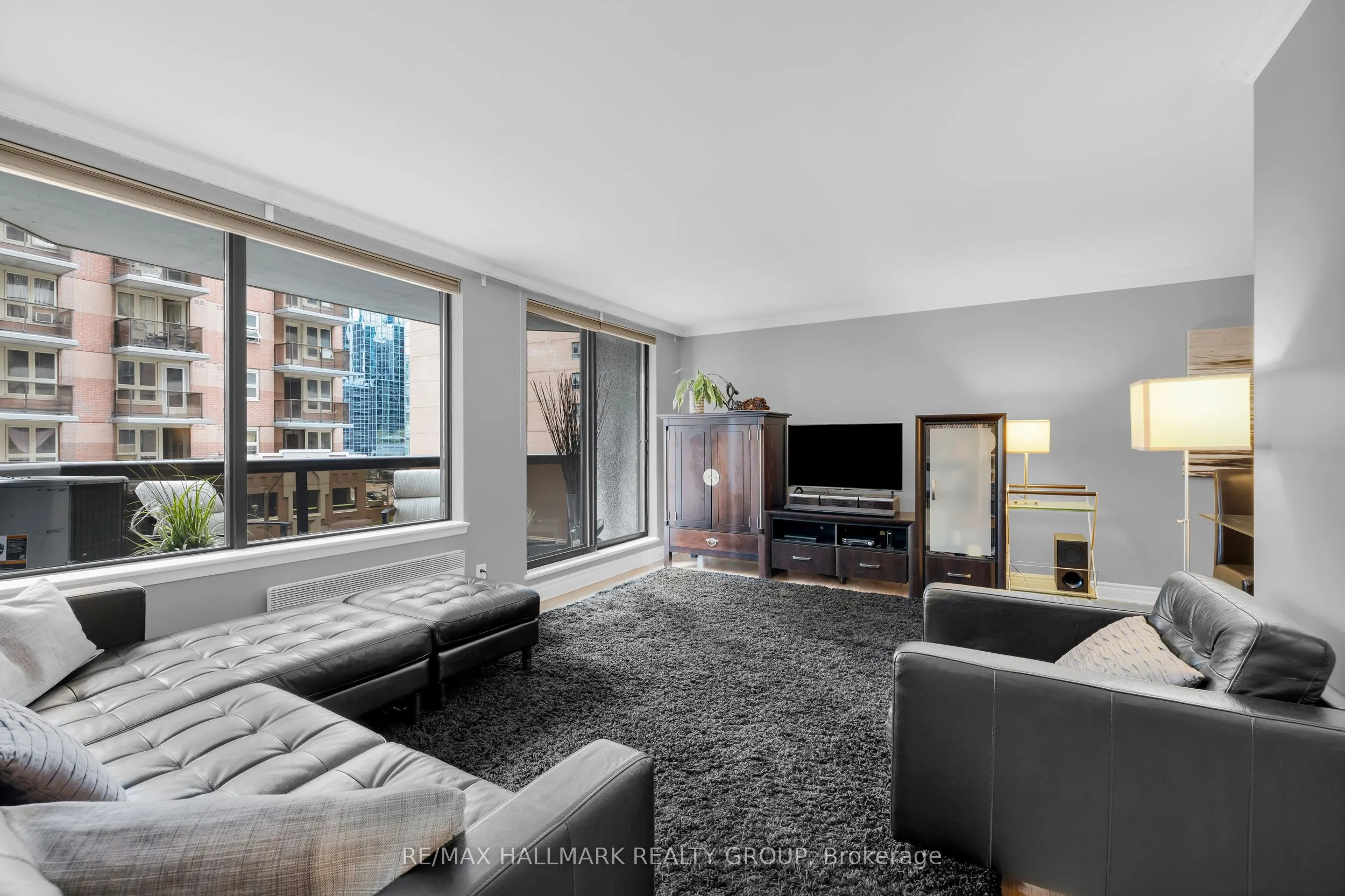 470 Laurier Avenue W, #402