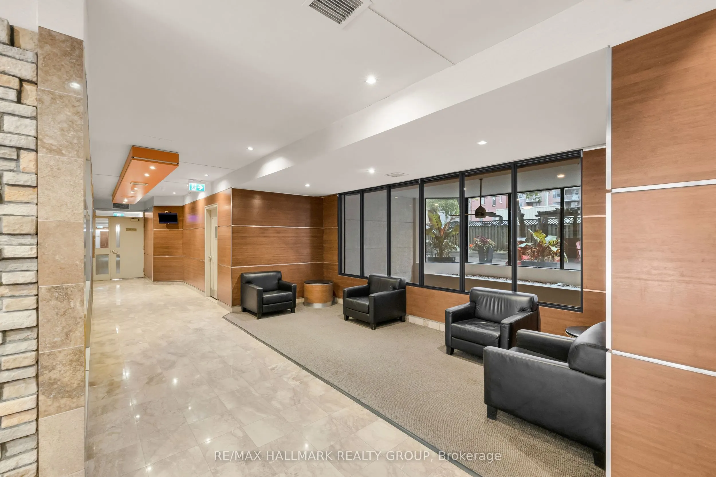 470 Laurier Avenue W, #402