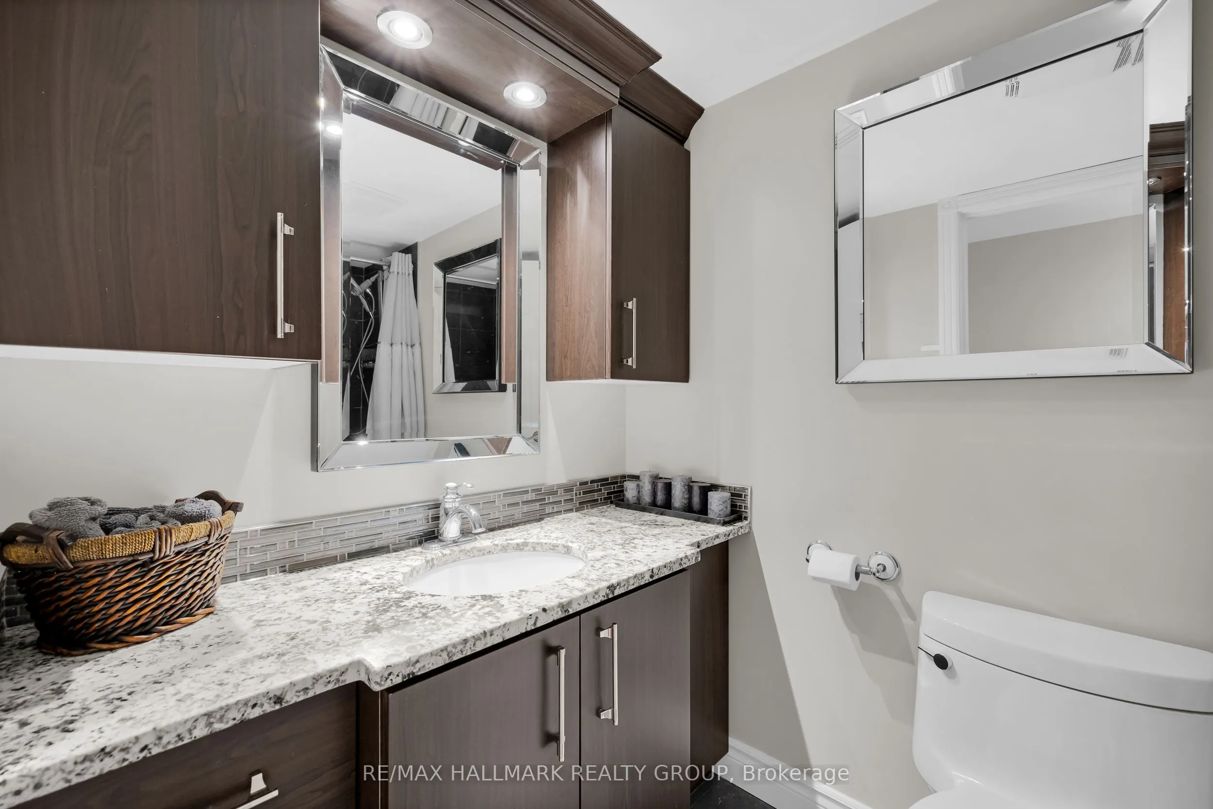 470 Laurier Avenue W, #402