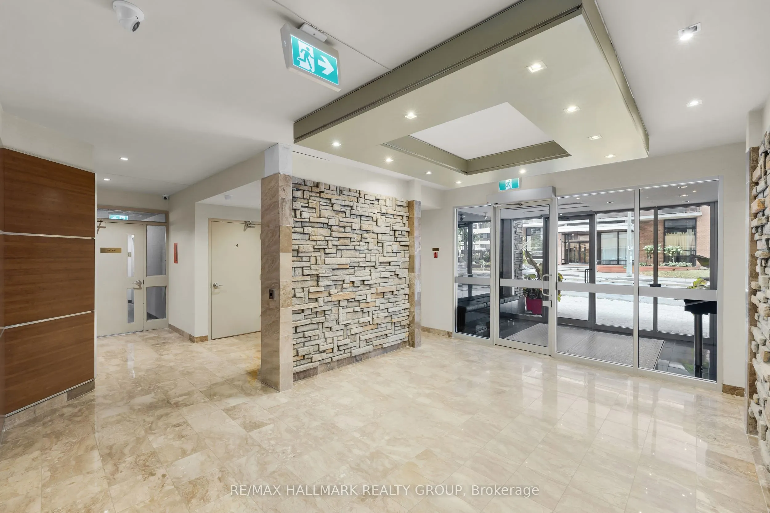 470 Laurier Avenue W, #402