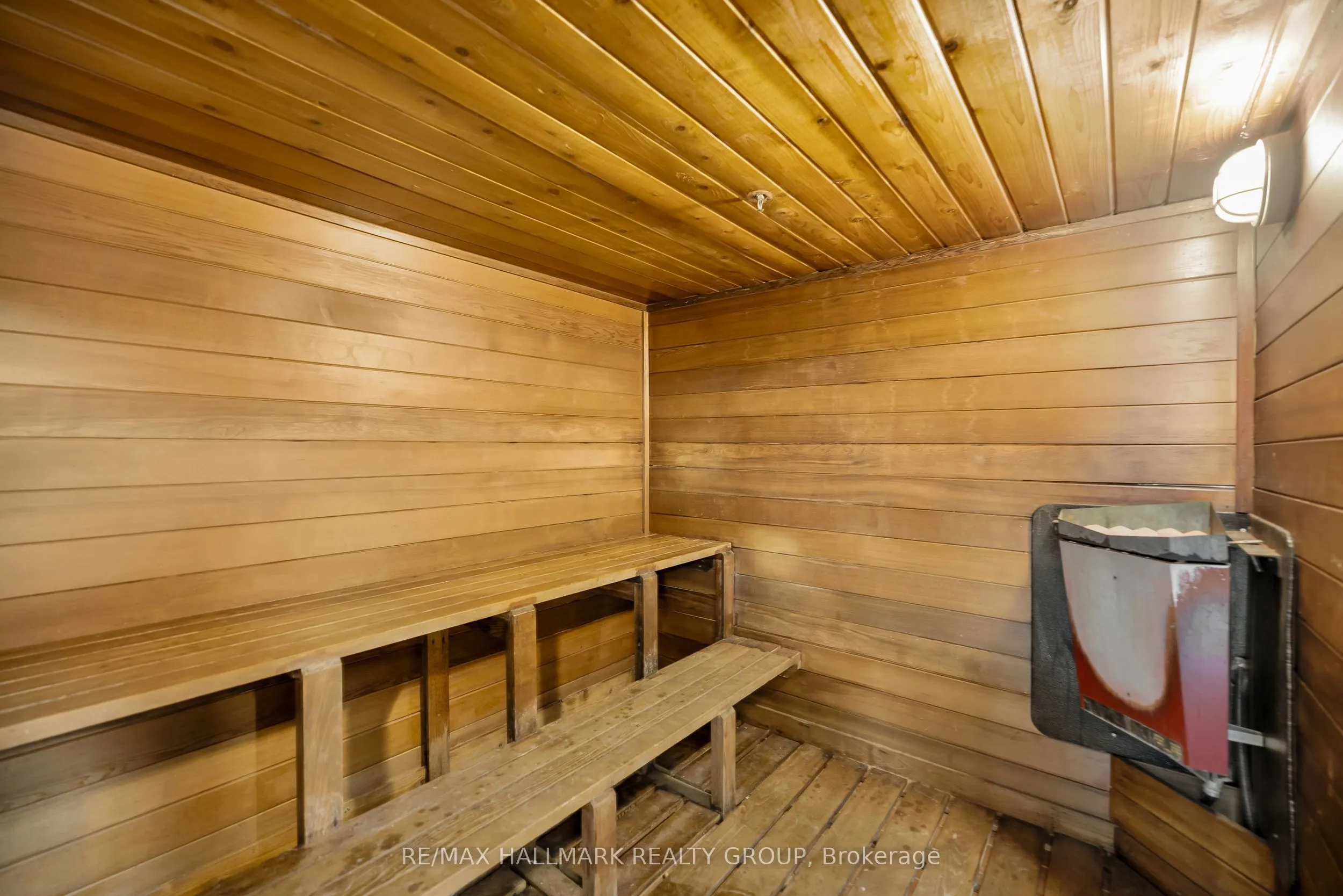 470 Laurier Avenue W, #402
