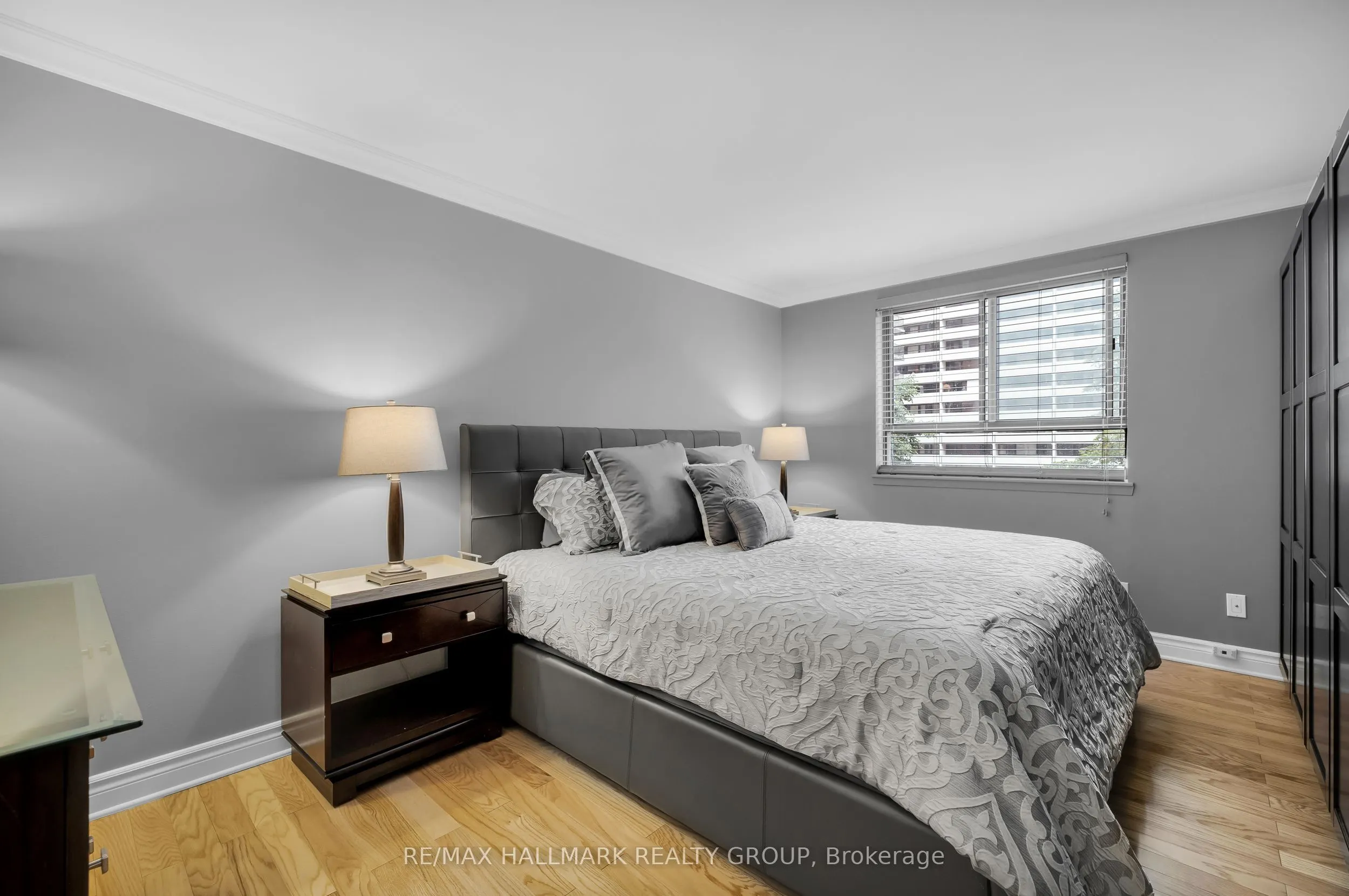 470 Laurier Avenue W, #402