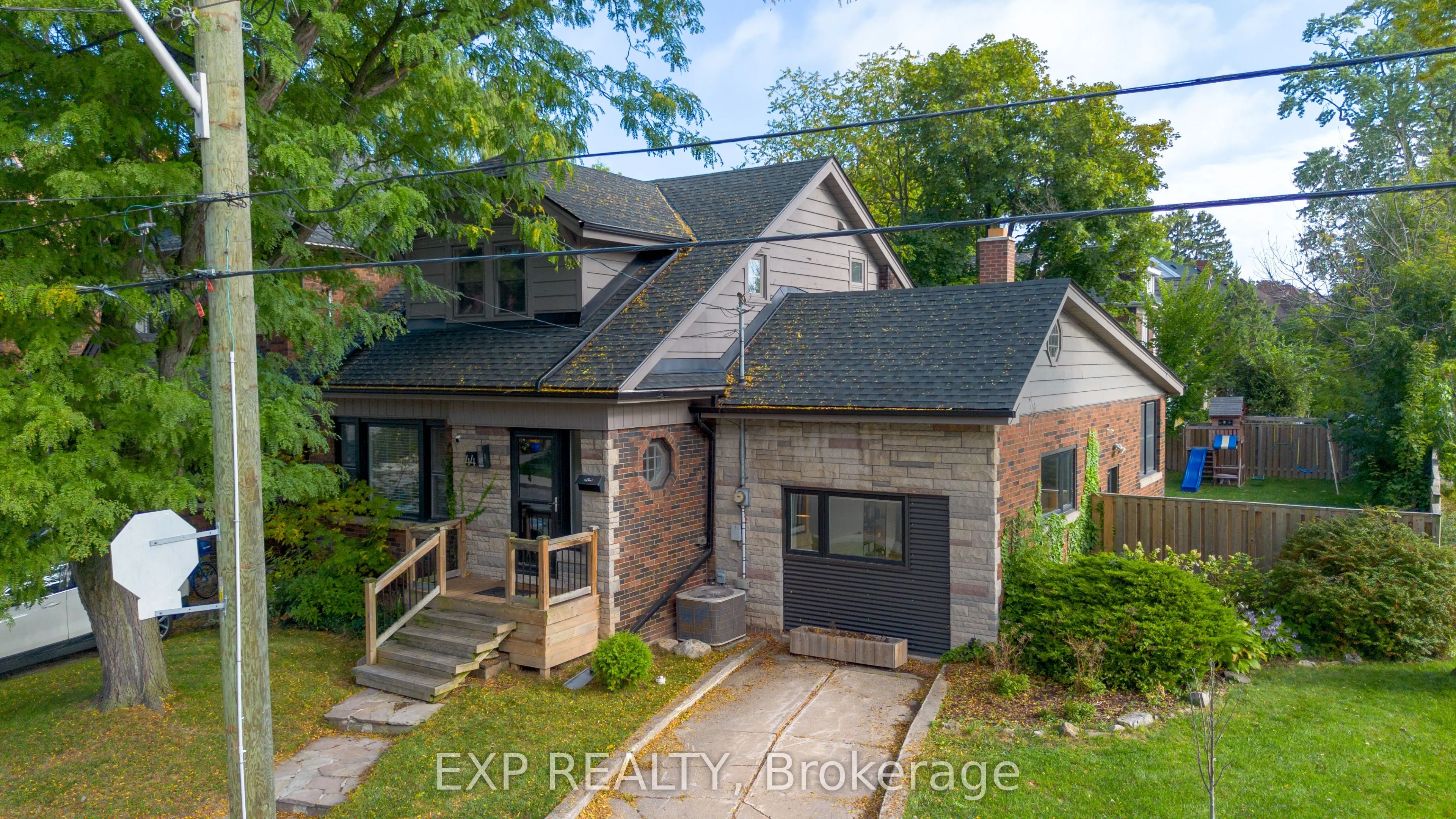 44 Paisley Avenue N