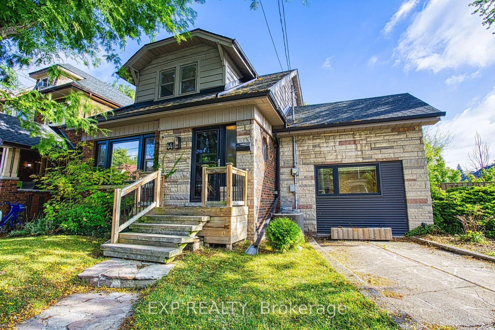 44 Paisley Avenue N