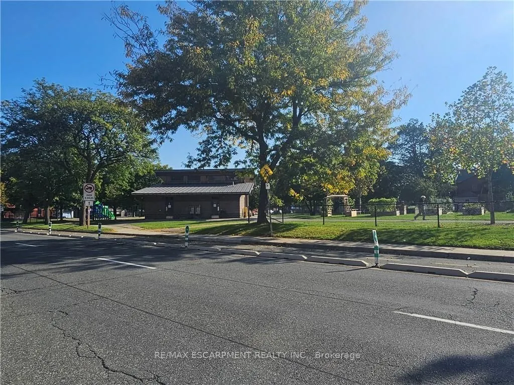 59 VICTORIA Avenue N