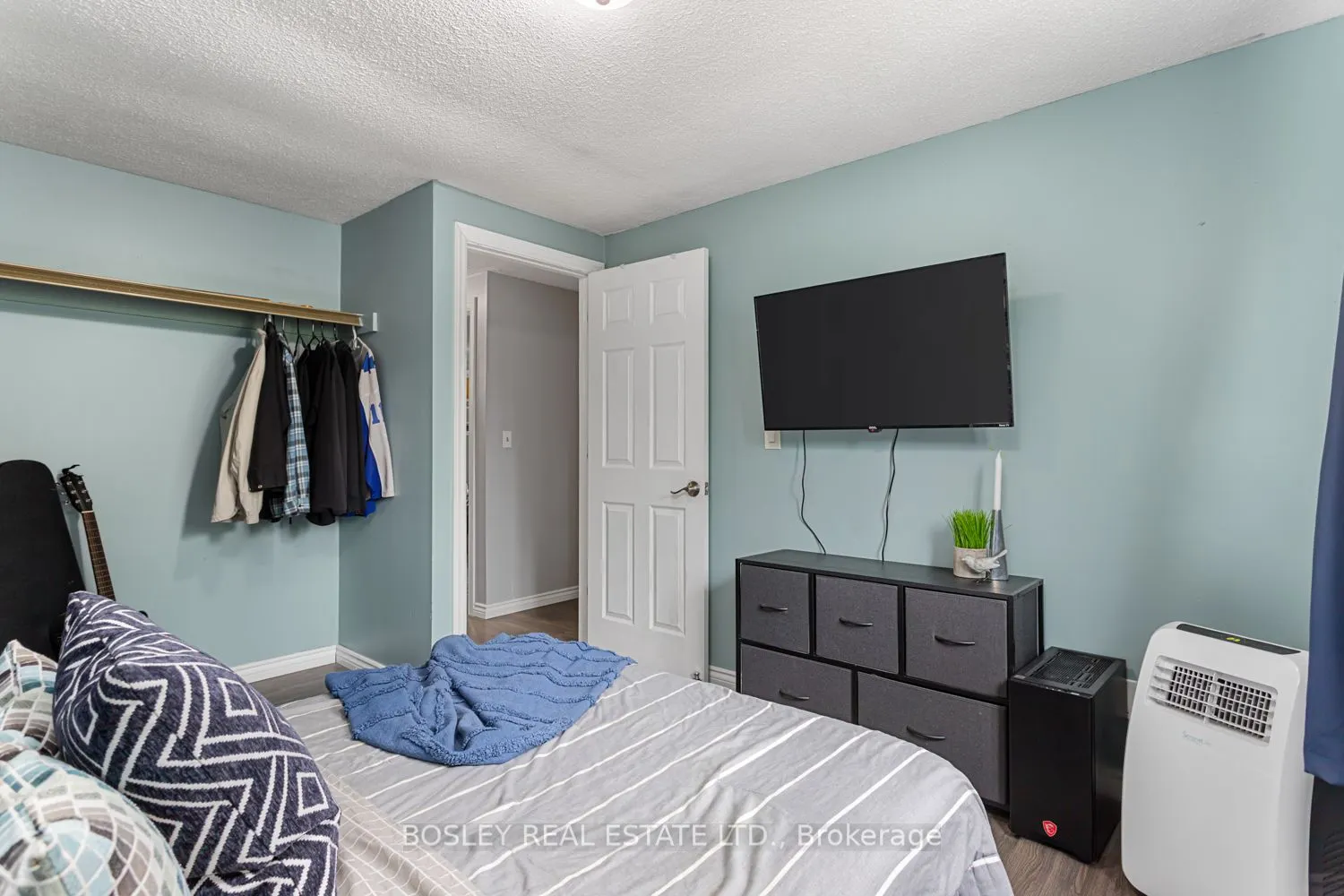 687 Mackechnie Crescent
