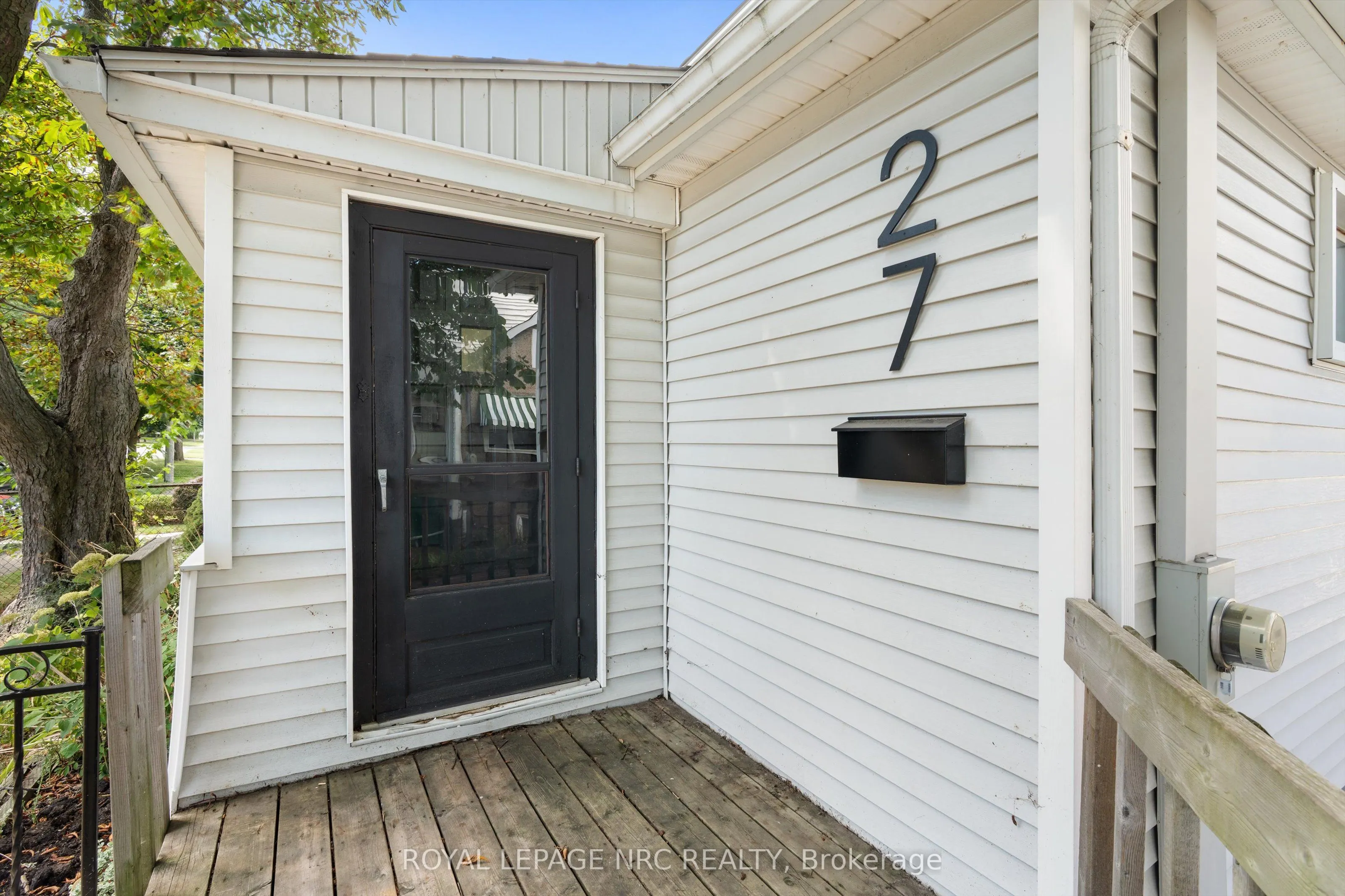 27 Maplecrest Avenue