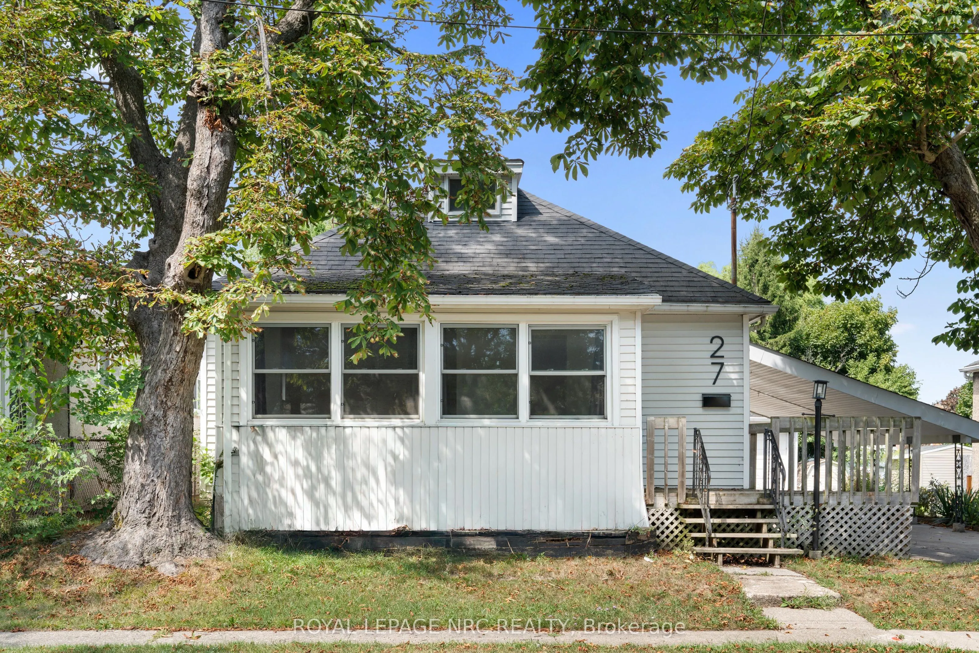 27 Maplecrest Avenue