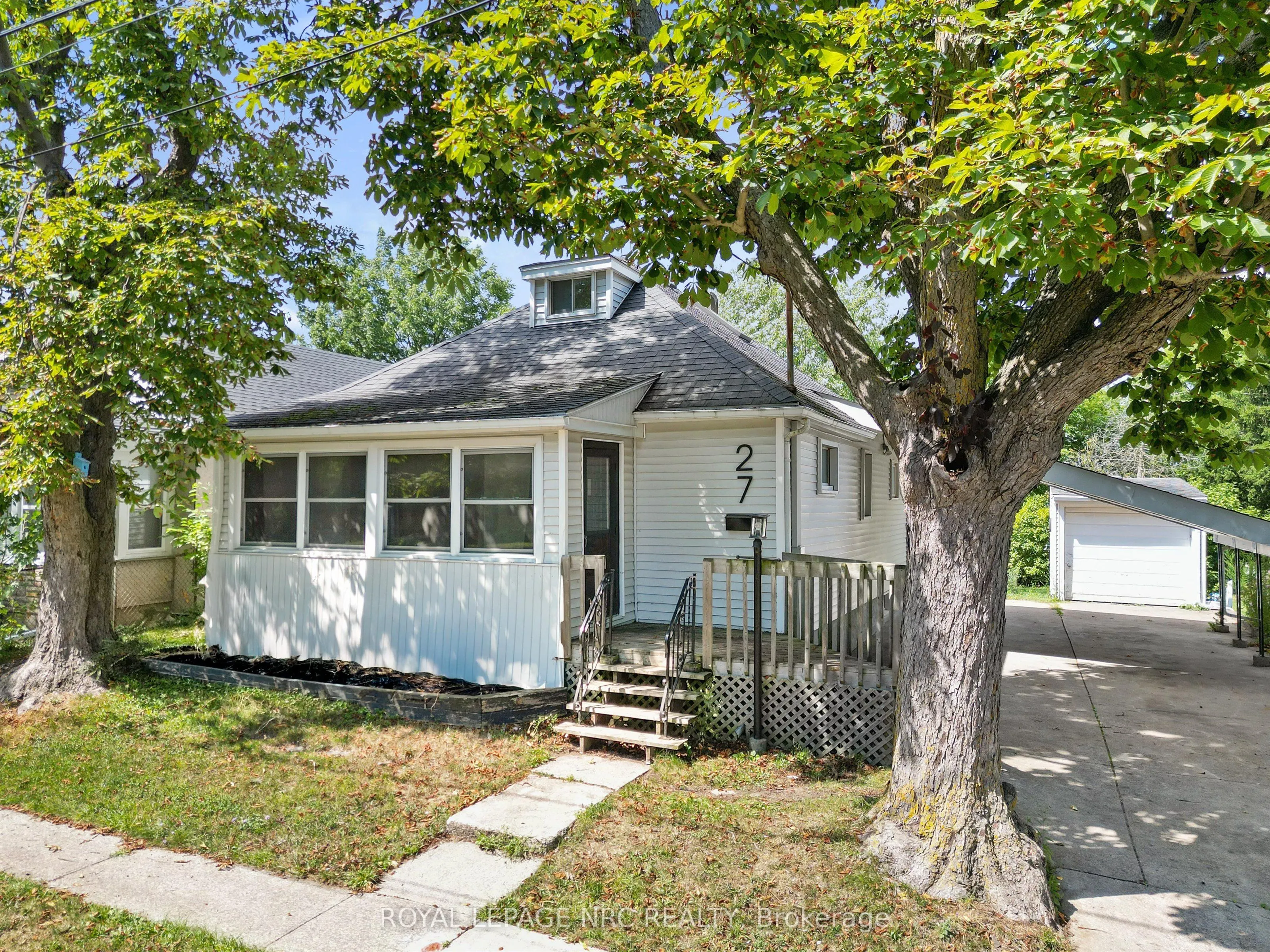 27 Maplecrest Avenue