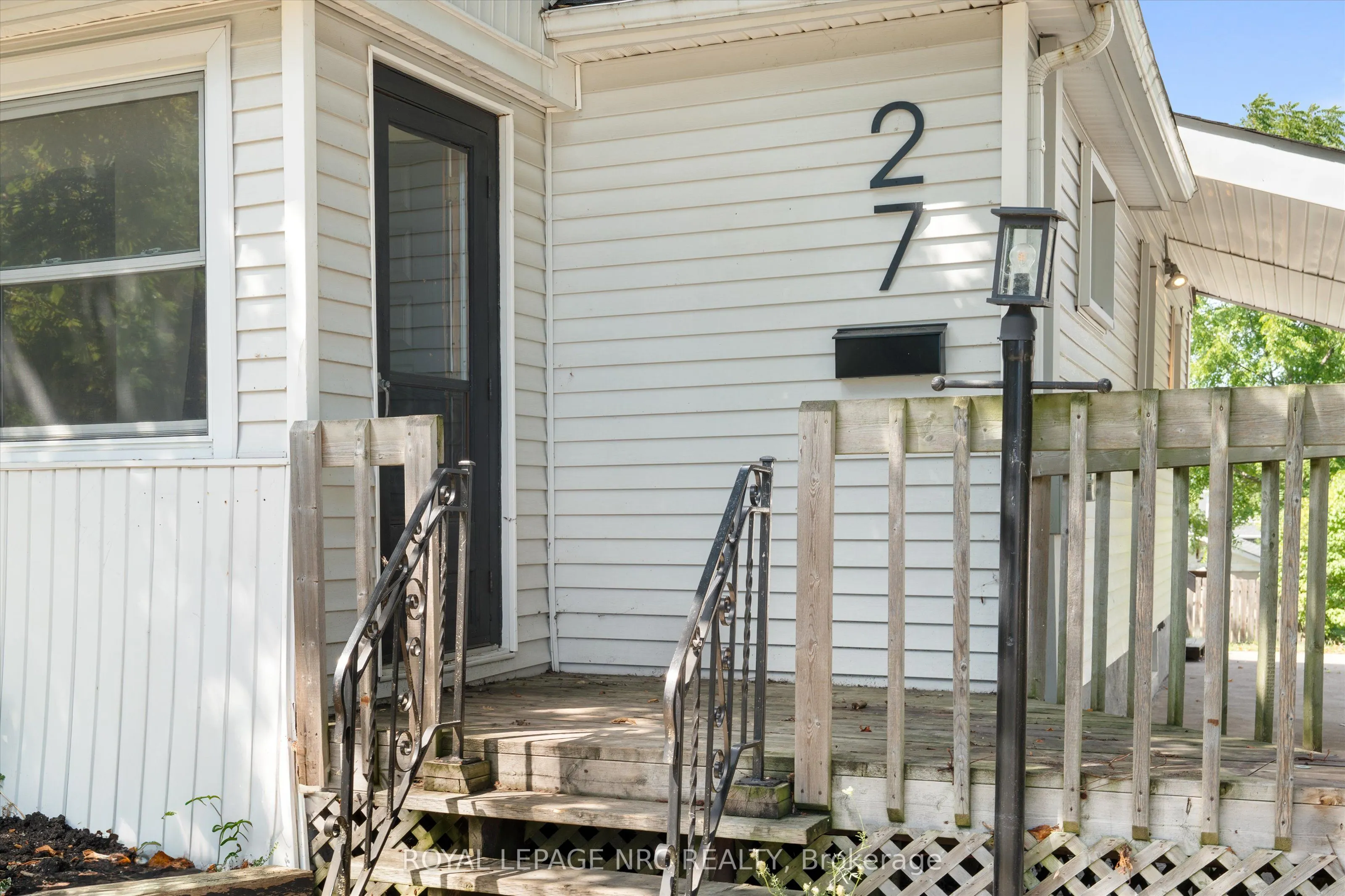 27 Maplecrest Avenue