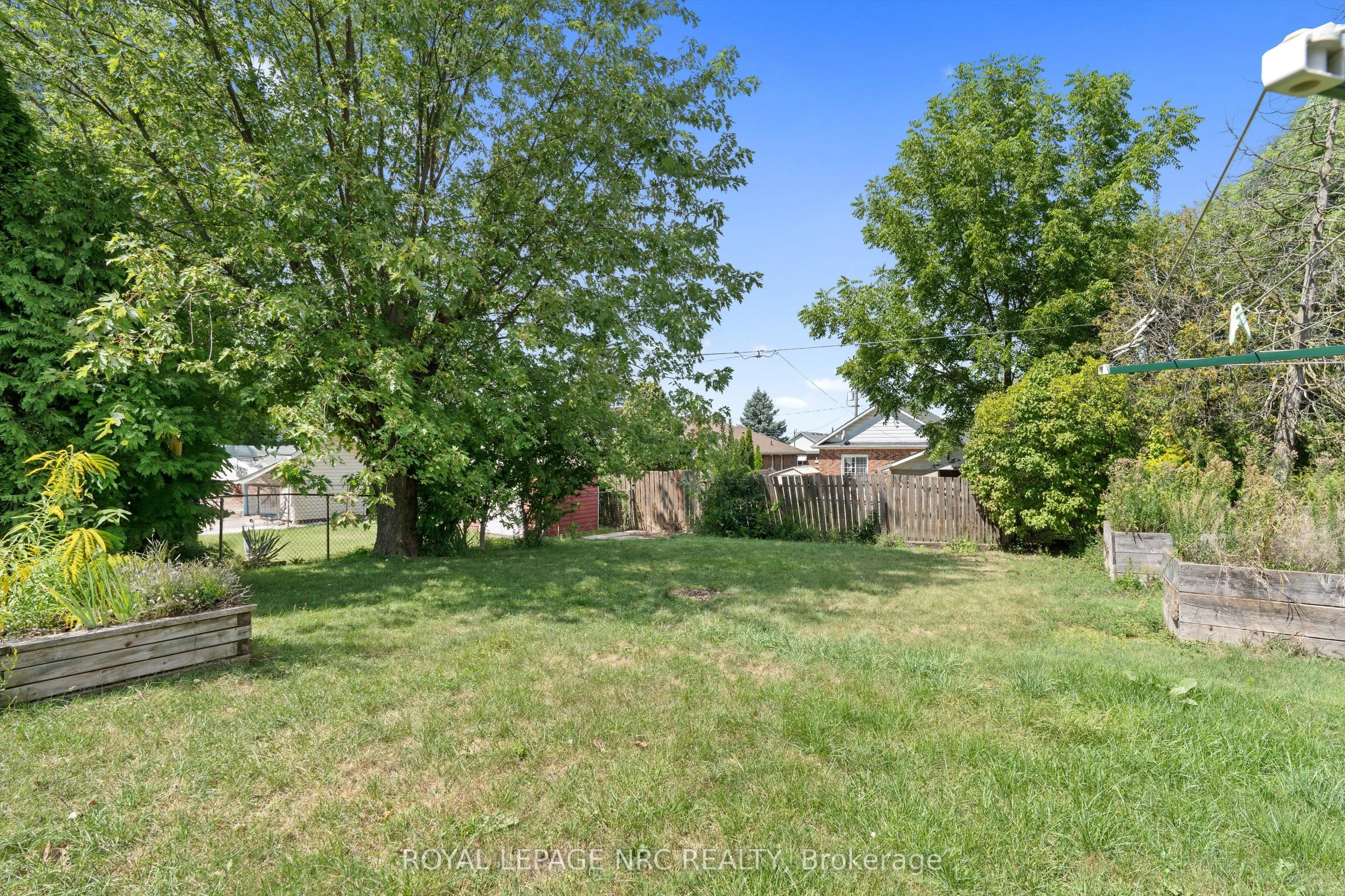 27 Maplecrest Avenue