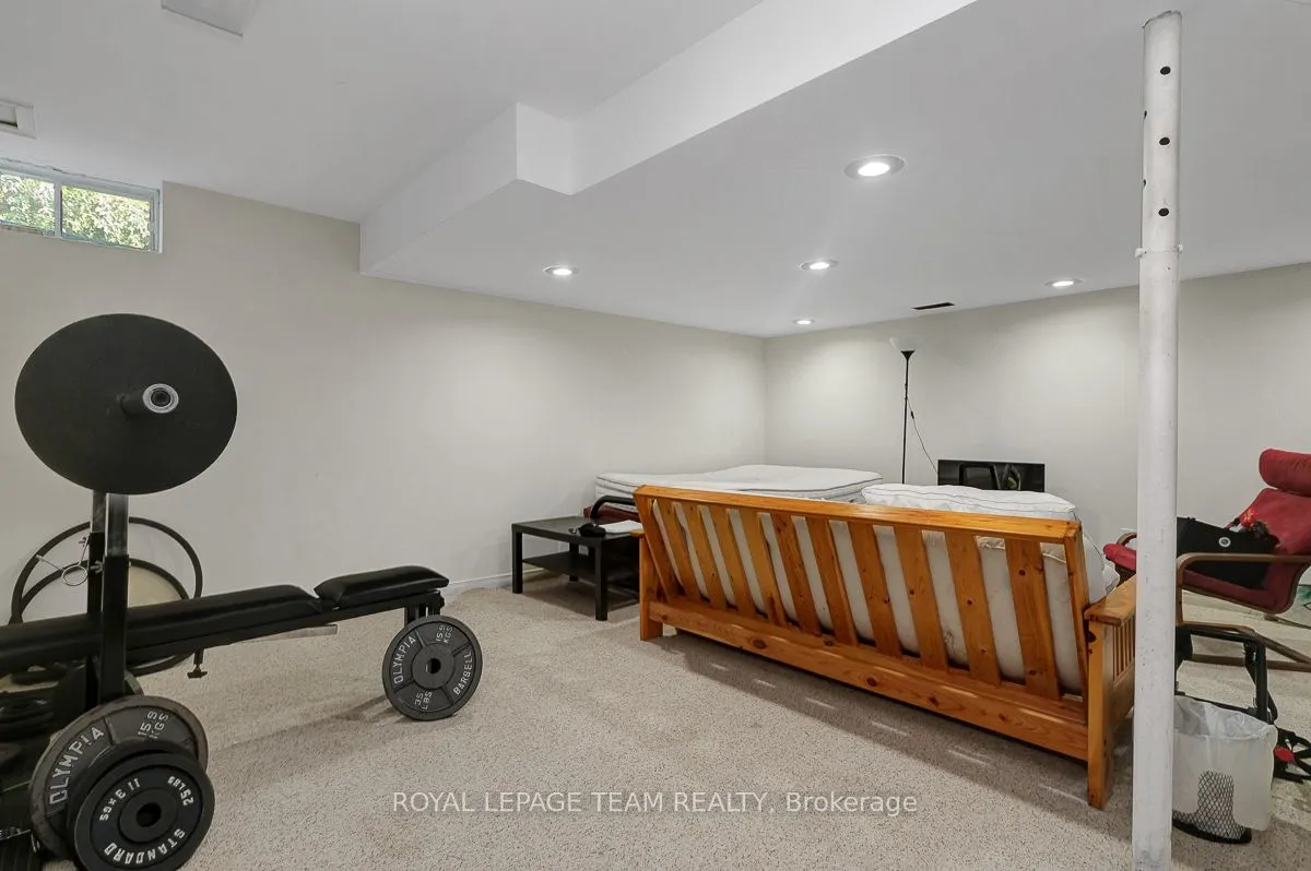 122 Thornbury Crescent