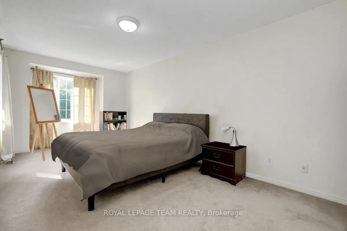 122 Thornbury Crescent