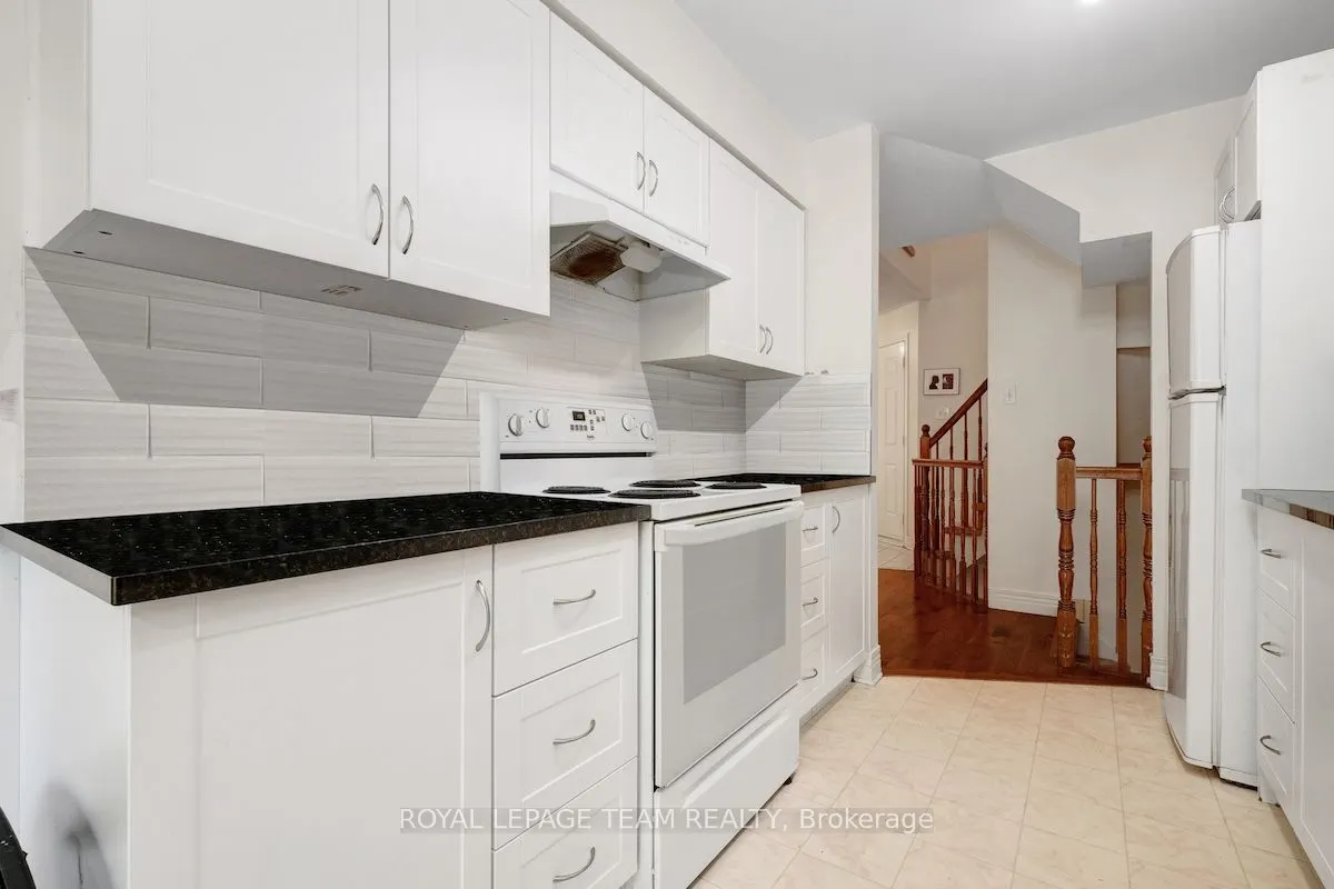 122 Thornbury Crescent