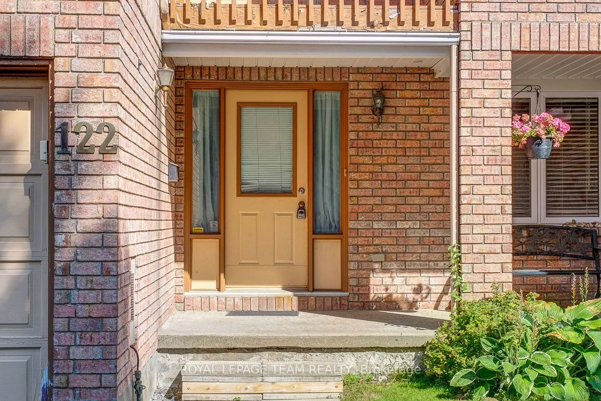 122 Thornbury Crescent