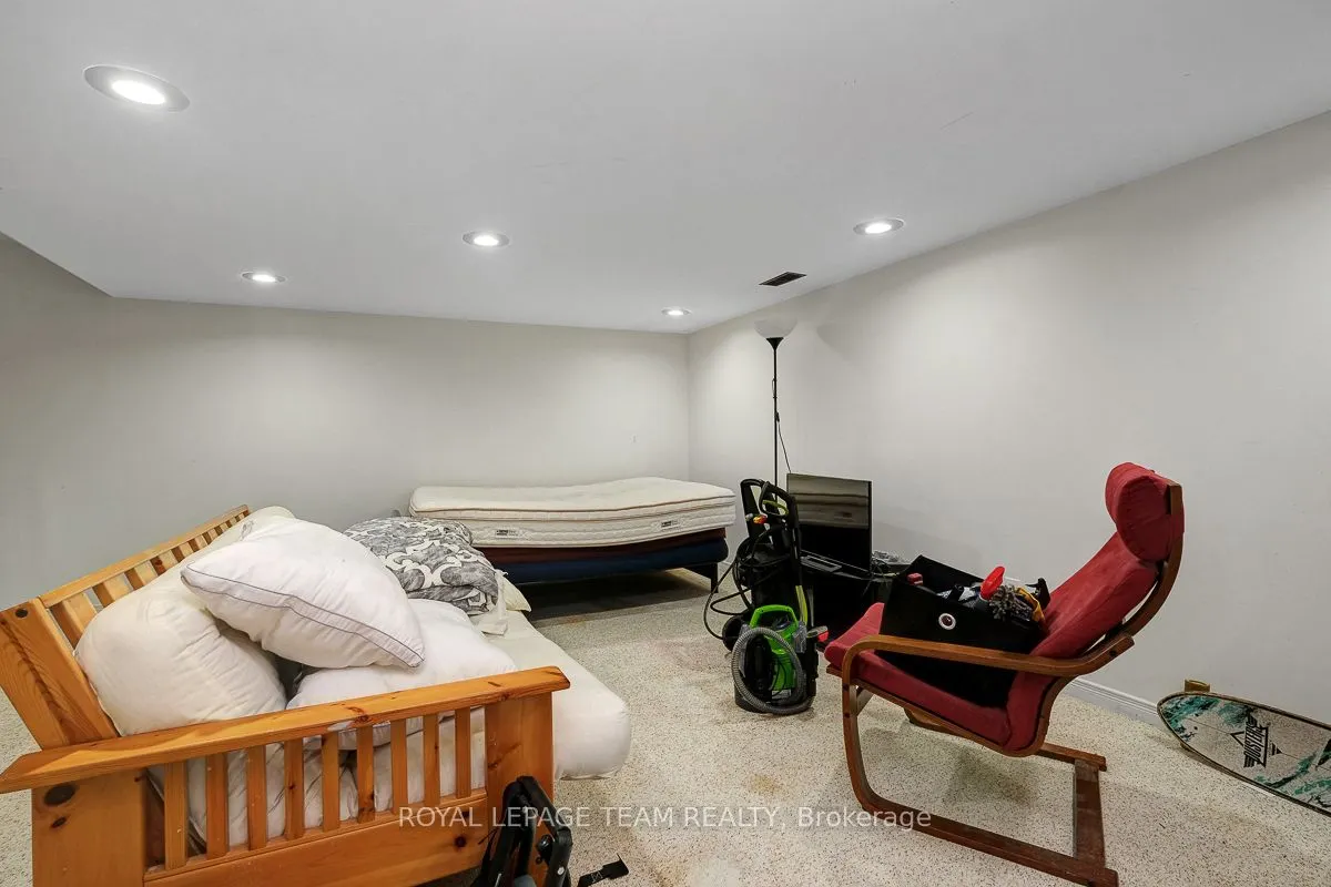 122 Thornbury Crescent