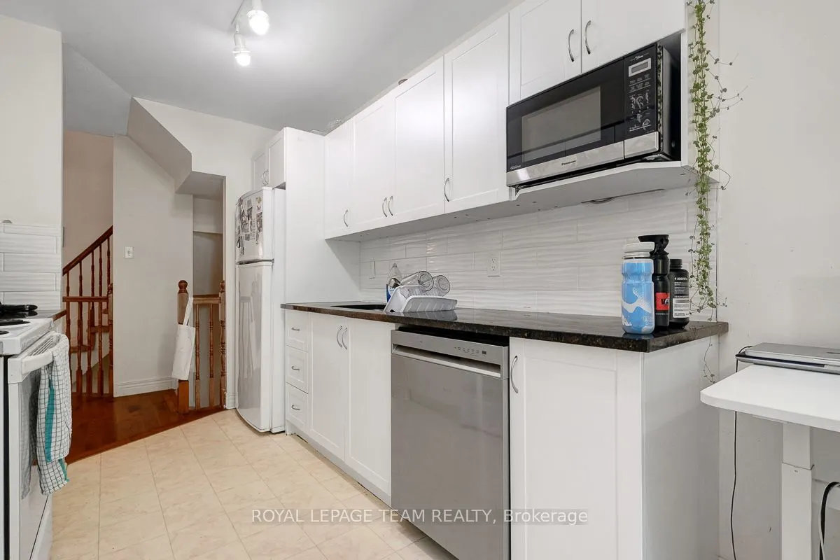 122 Thornbury Crescent