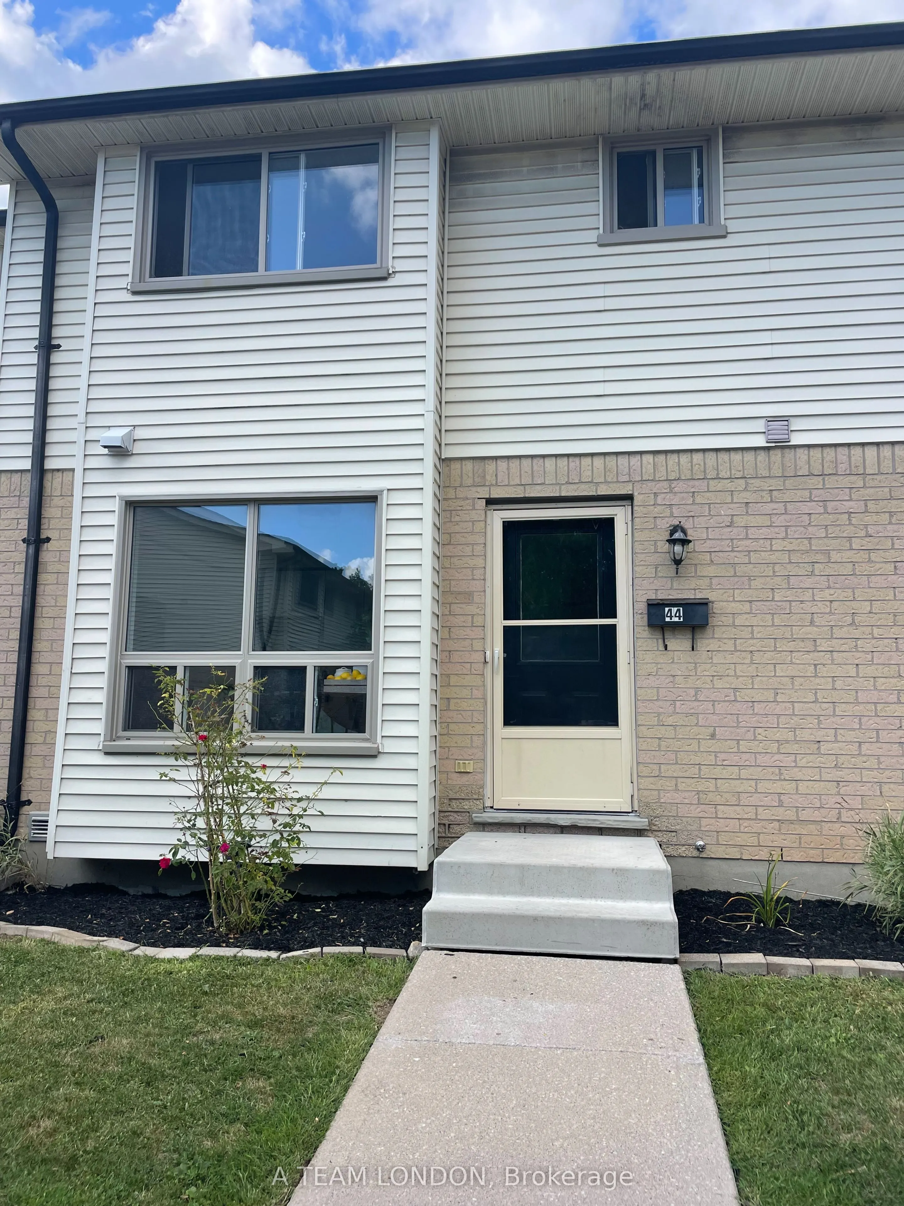 355 Sandringham Crescent, #44