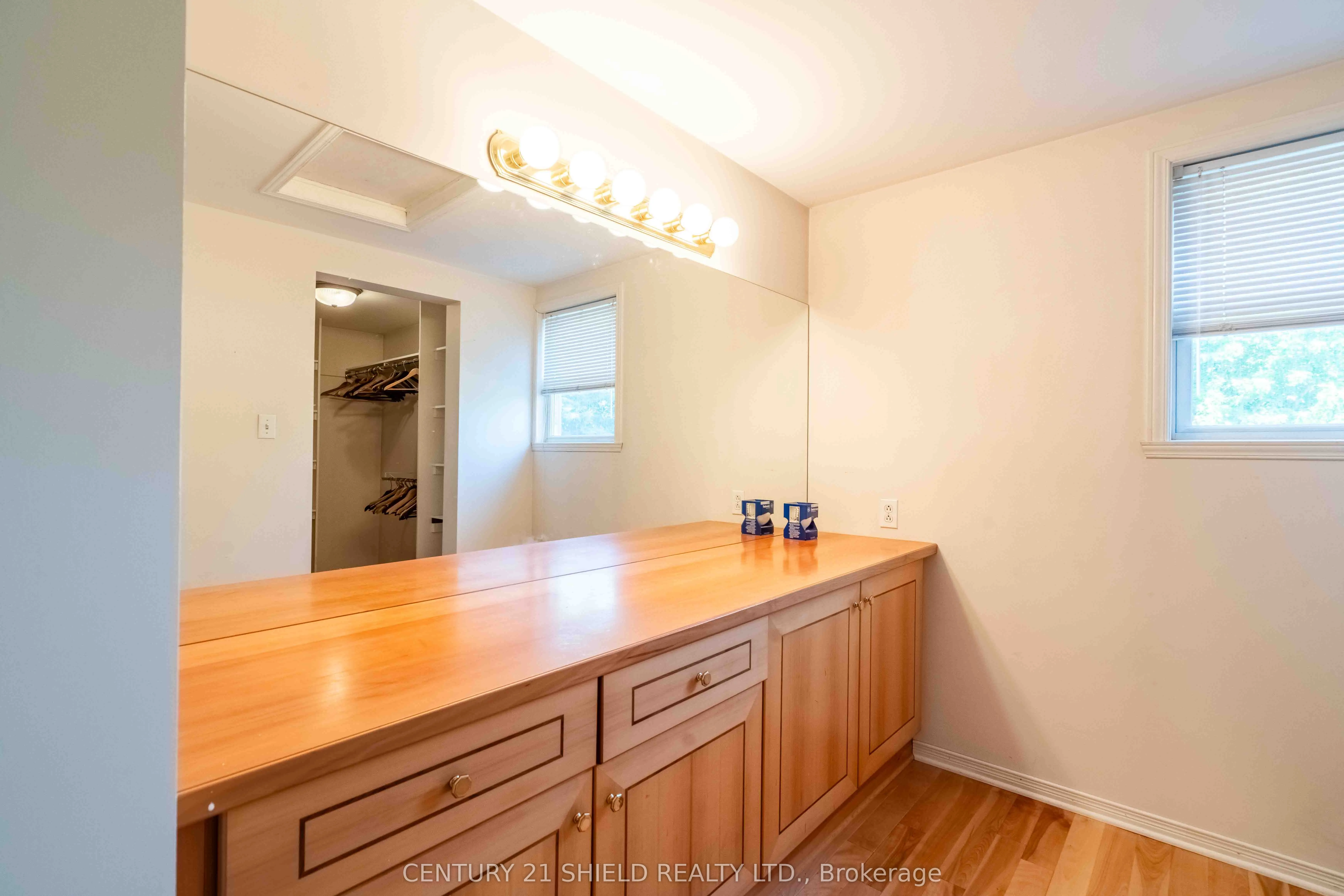 315 Eleventh Street E