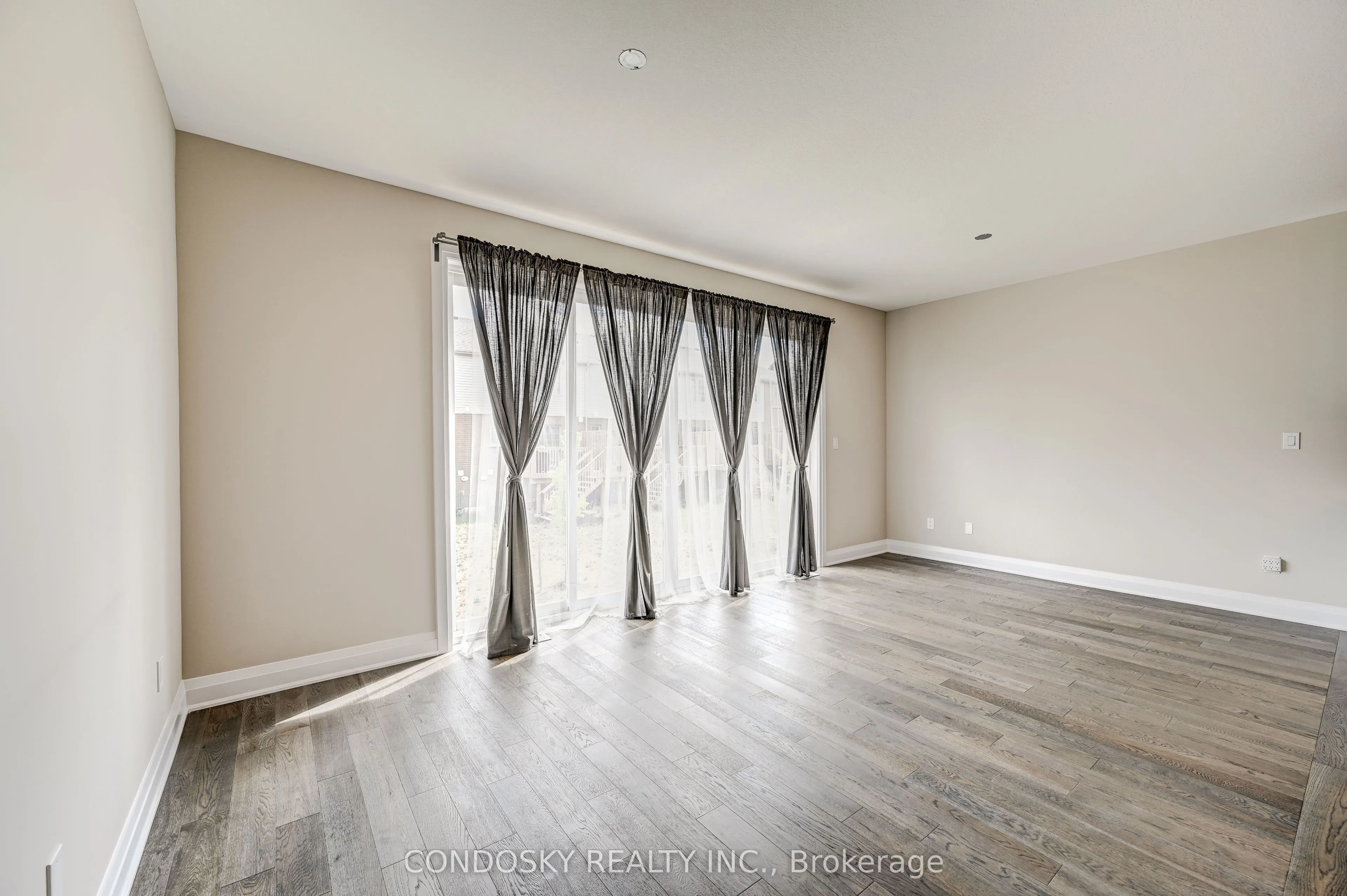 715 Thomas Slee Drive