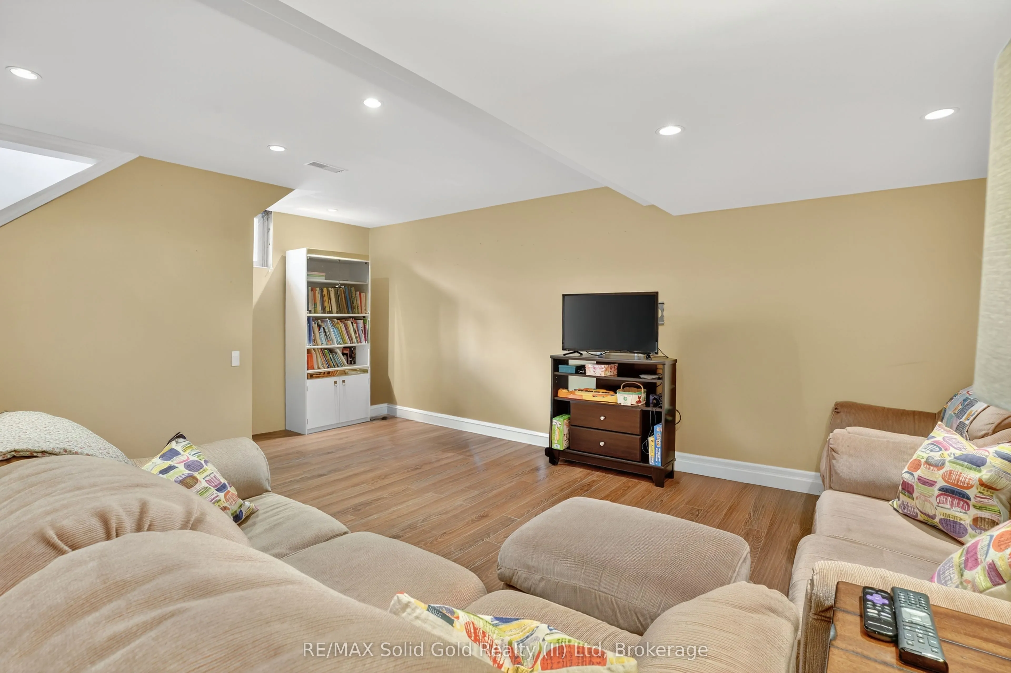 14 Carnaby Crescent