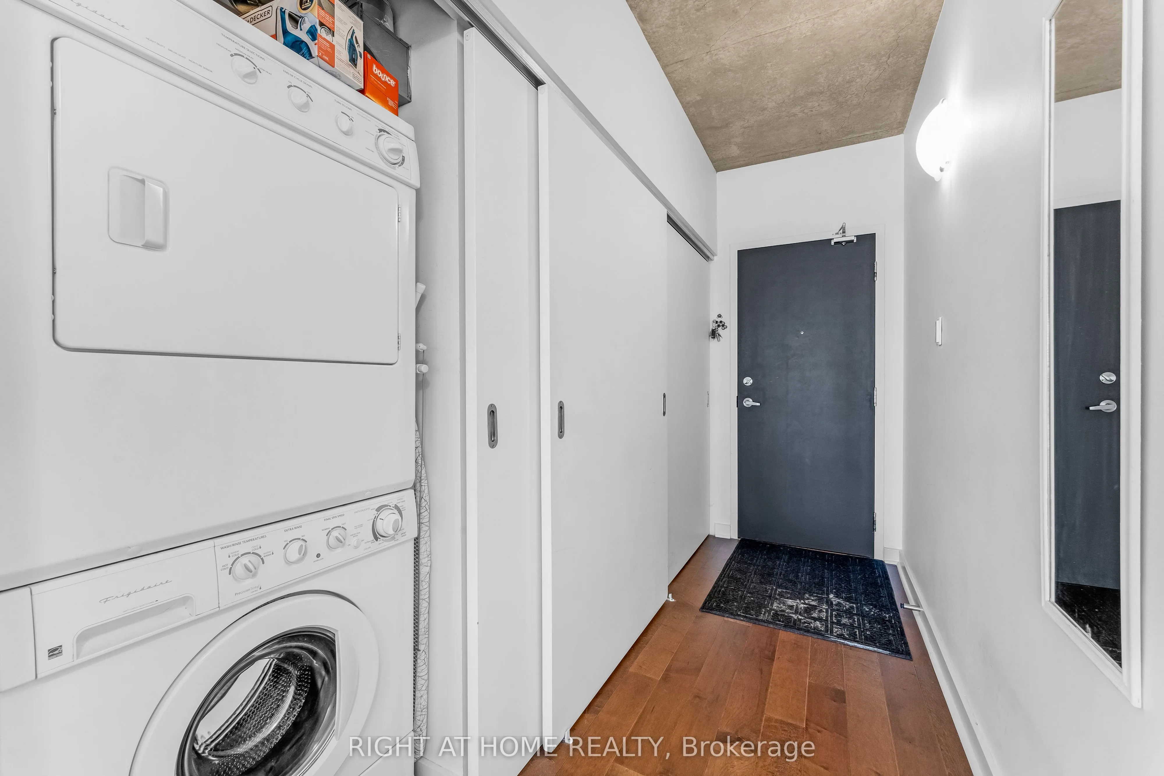 324 Laurier Avenue W, #2010