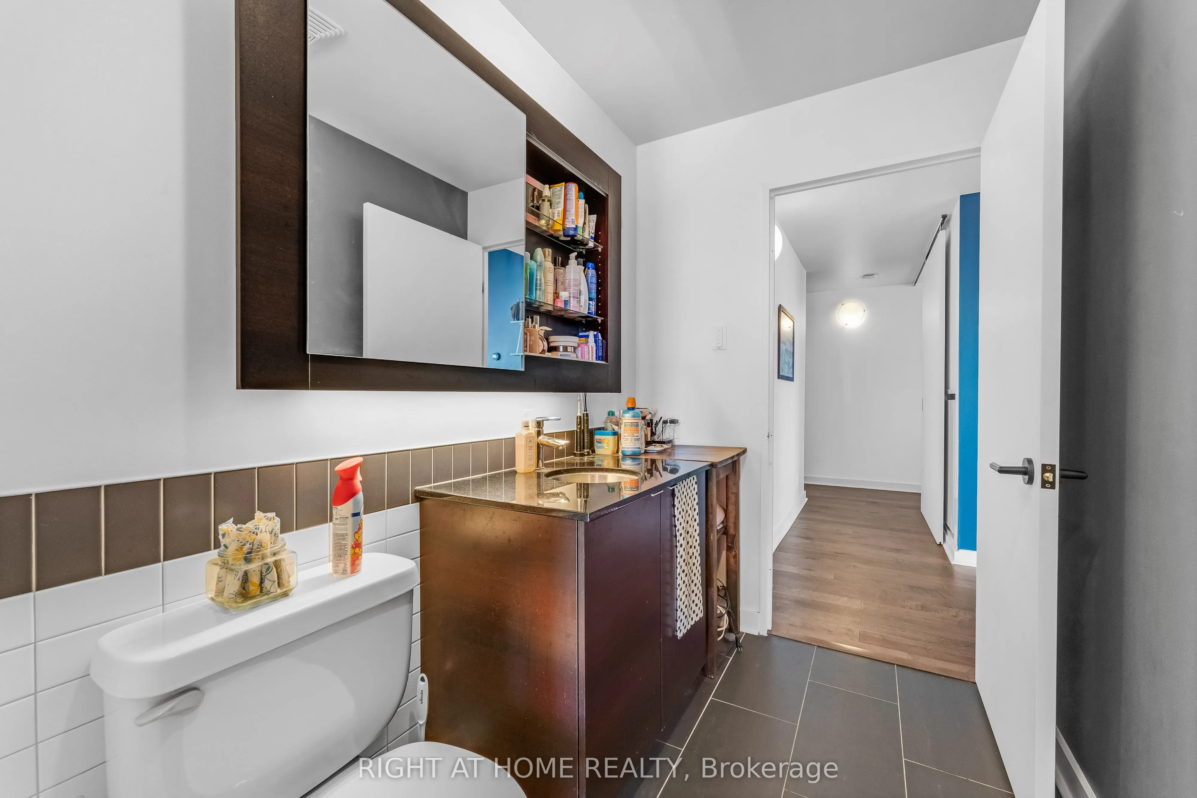 324 Laurier Avenue W, #2010