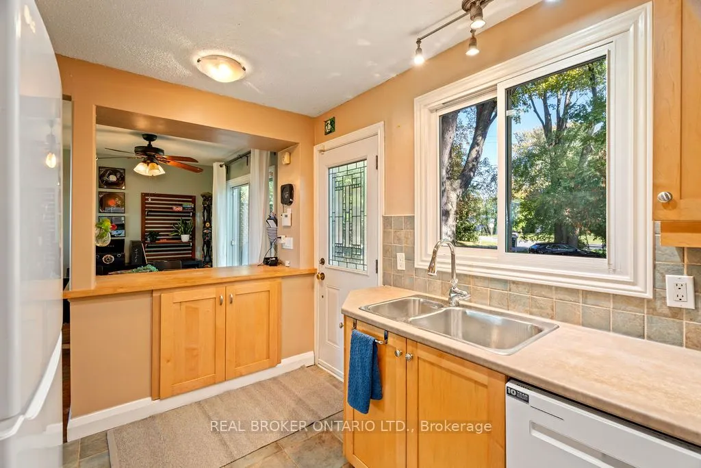 20 Kempster Avenue, #3