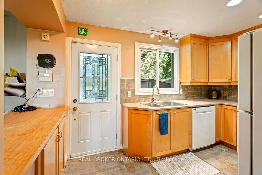 20 Kempster Avenue, #3