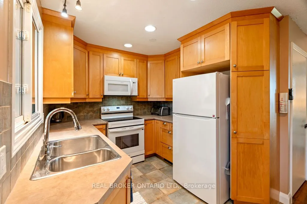 20 Kempster Avenue, #3
