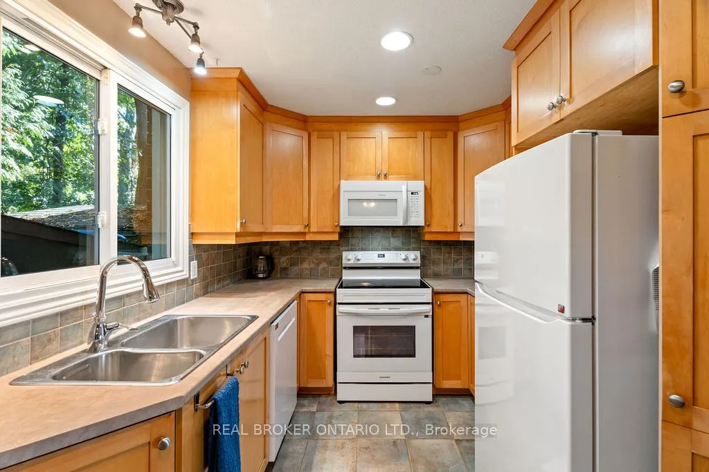 20 Kempster Avenue, #3