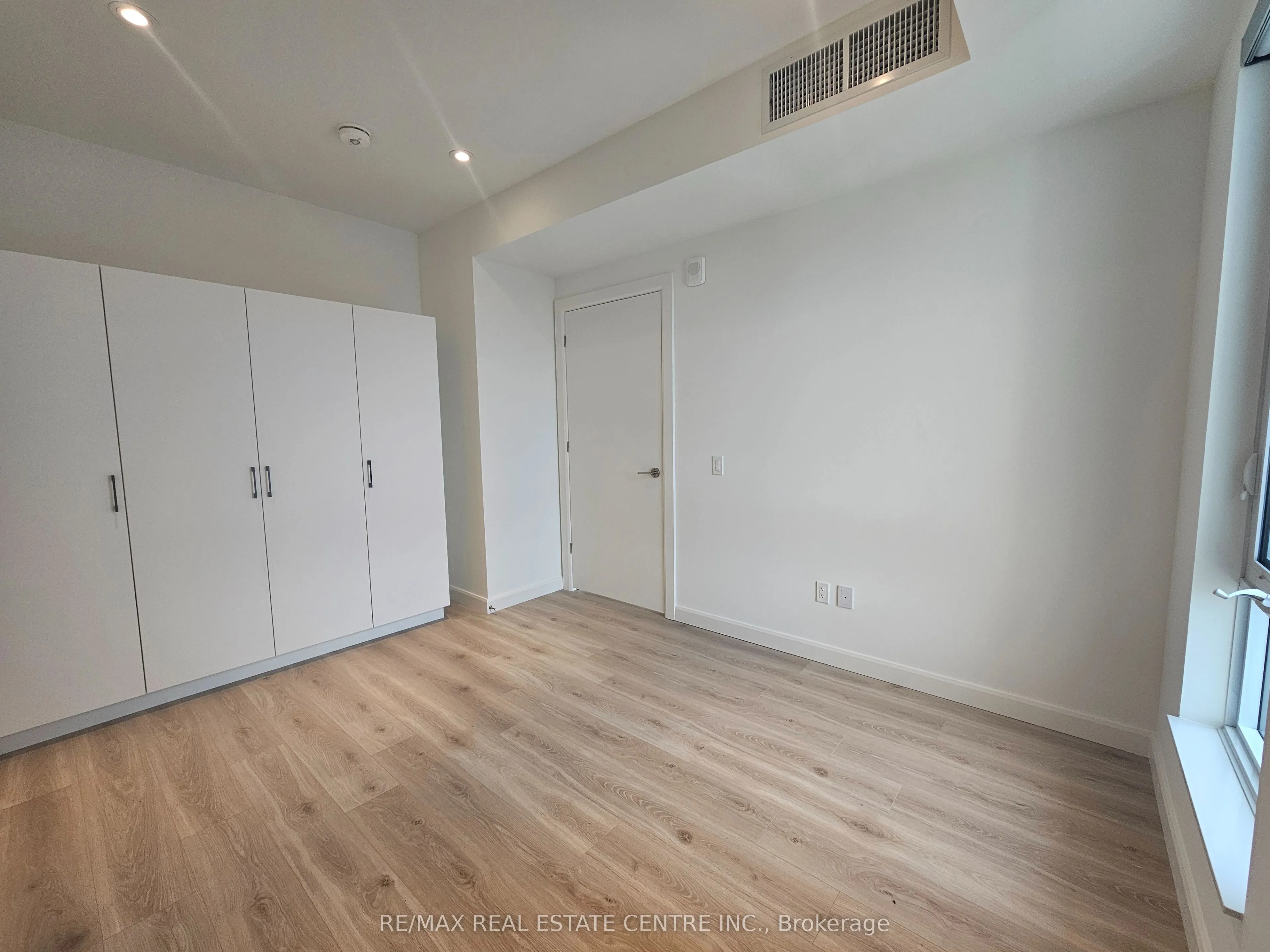 741 KING Street W, #1705