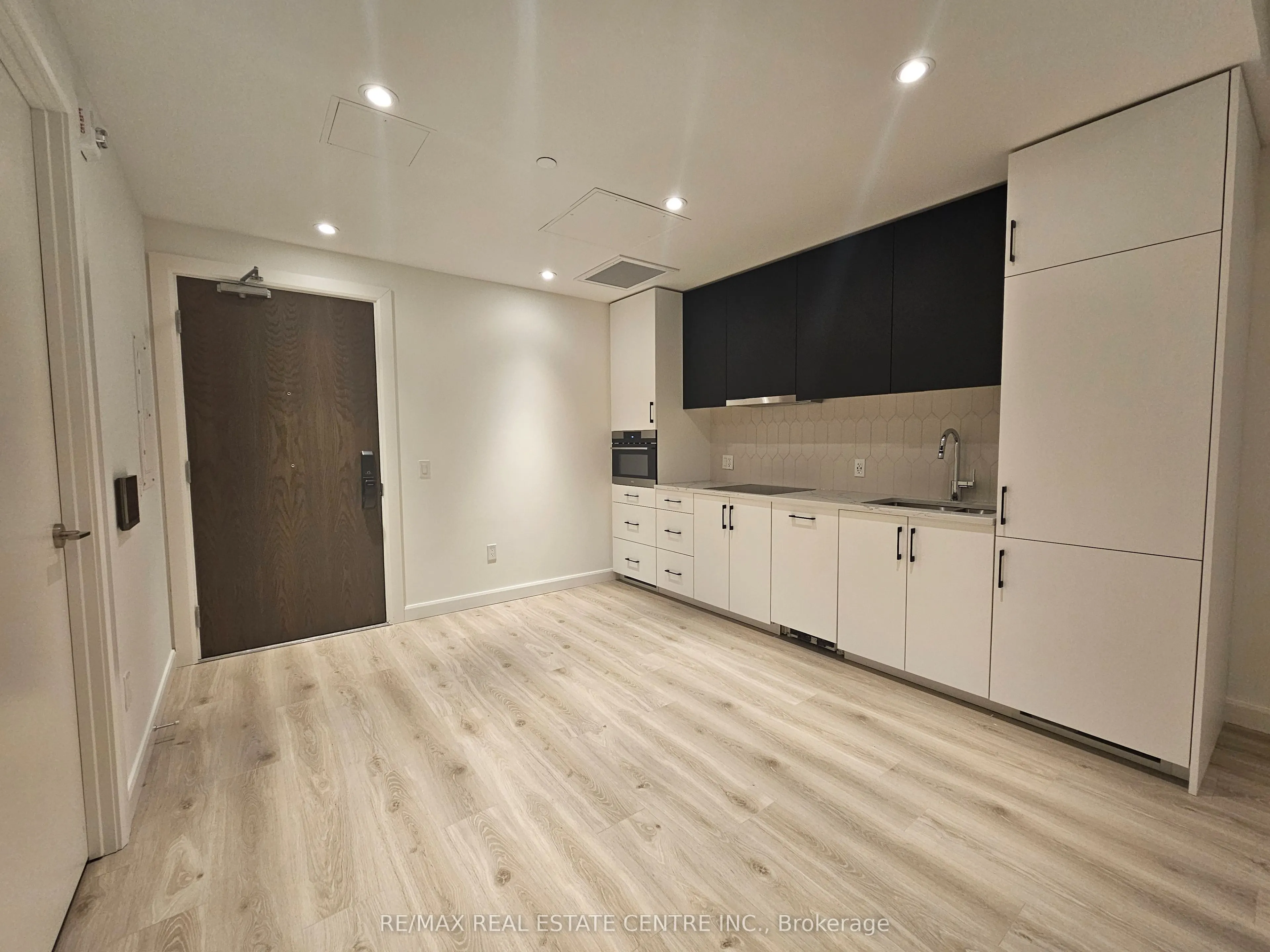 741 KING Street W, #1705